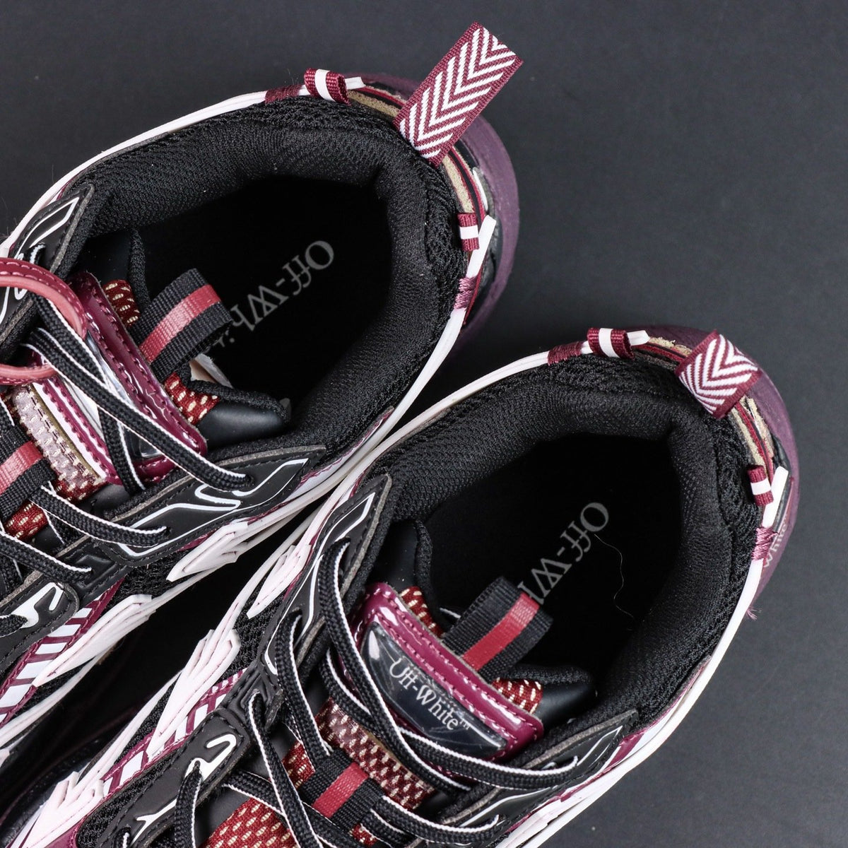 Off-White Be Right Back 'Bordeaux' — vue 13