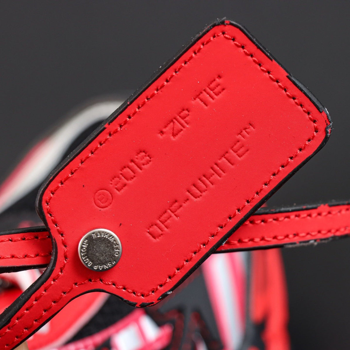 Off-White Be Right Back 'Rouge Noir' — vue 3