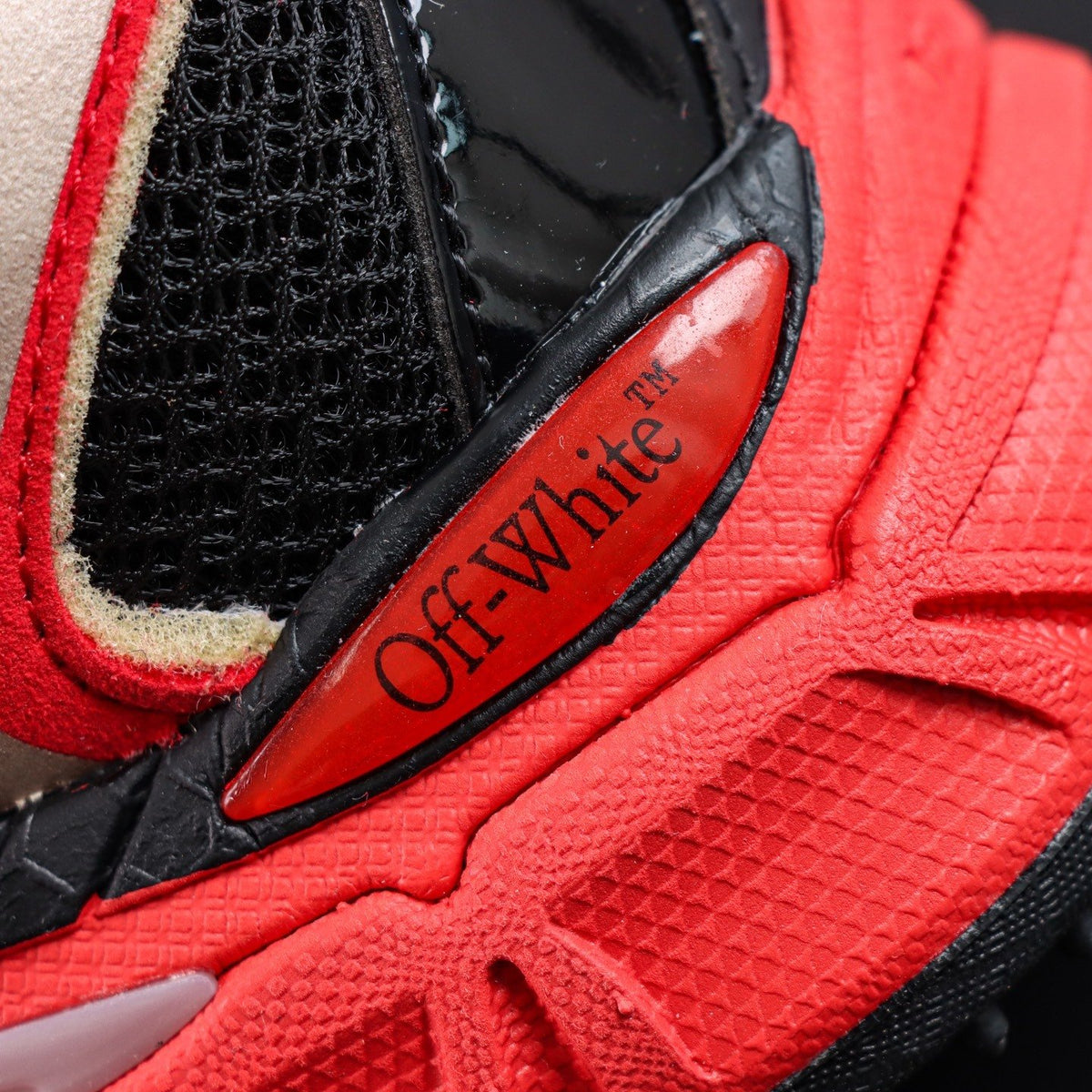Off-White Be Right Back 'Rouge Noir' — vue 4