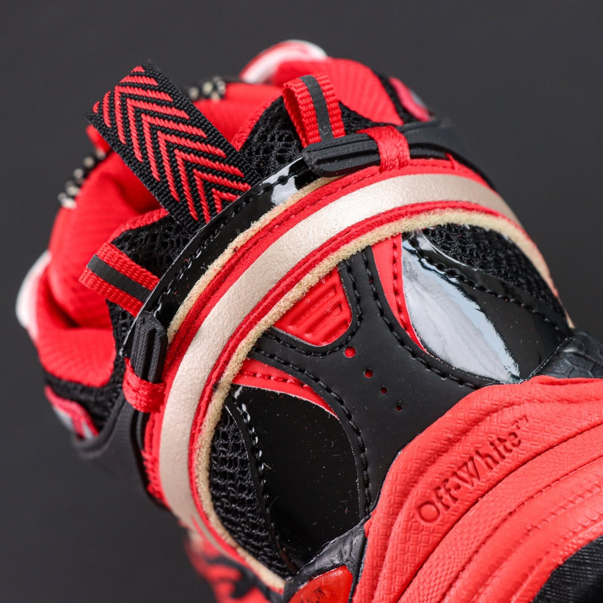 Off-White Be Right Back 'Rouge Noir' — vue 5