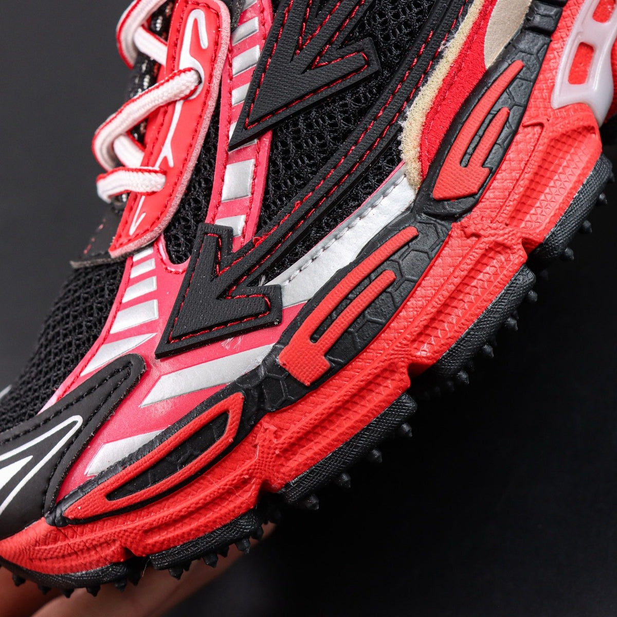 Off-White Be Right Back 'Rouge Noir' — vue 6