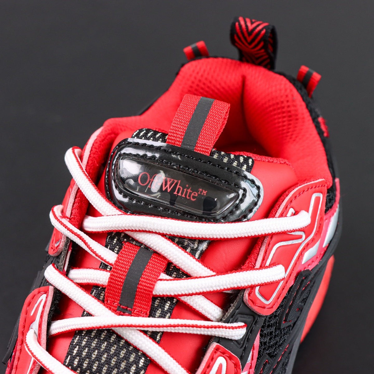 Off-White Be Right Back 'Rouge Noir' — vue 9