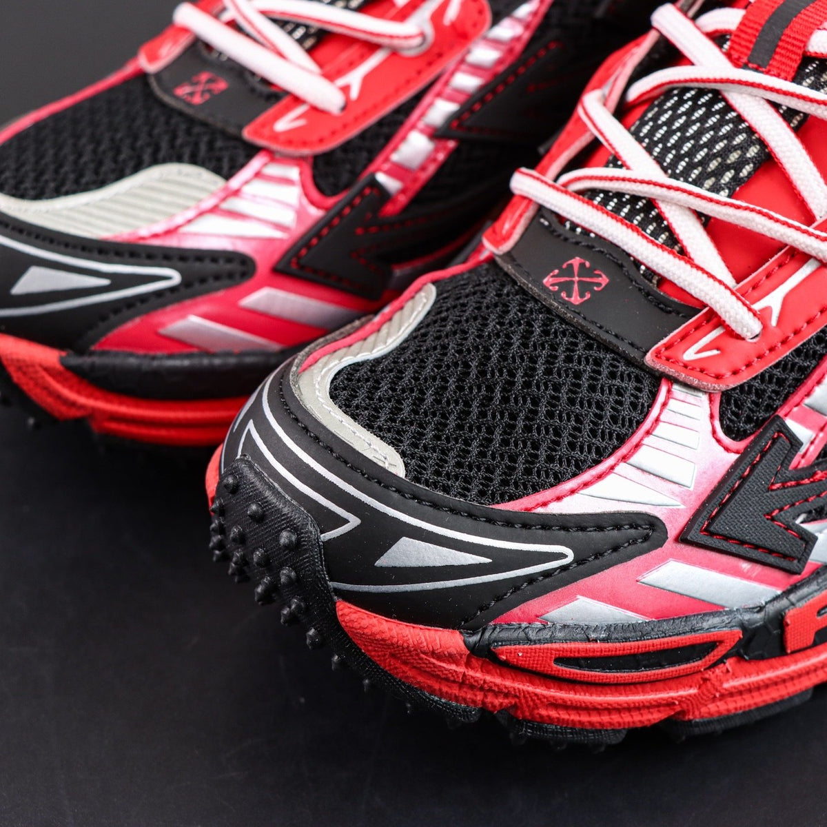 Off-White Be Right Back 'Rouge Noir' — vue 13