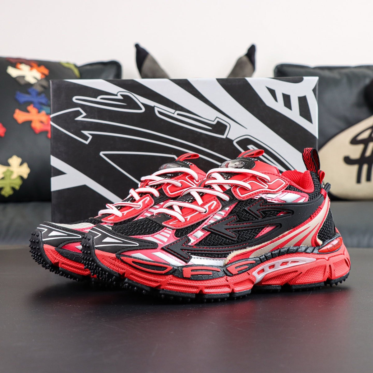 Off-White Be Right Back 'Rouge Noir' — vue 16