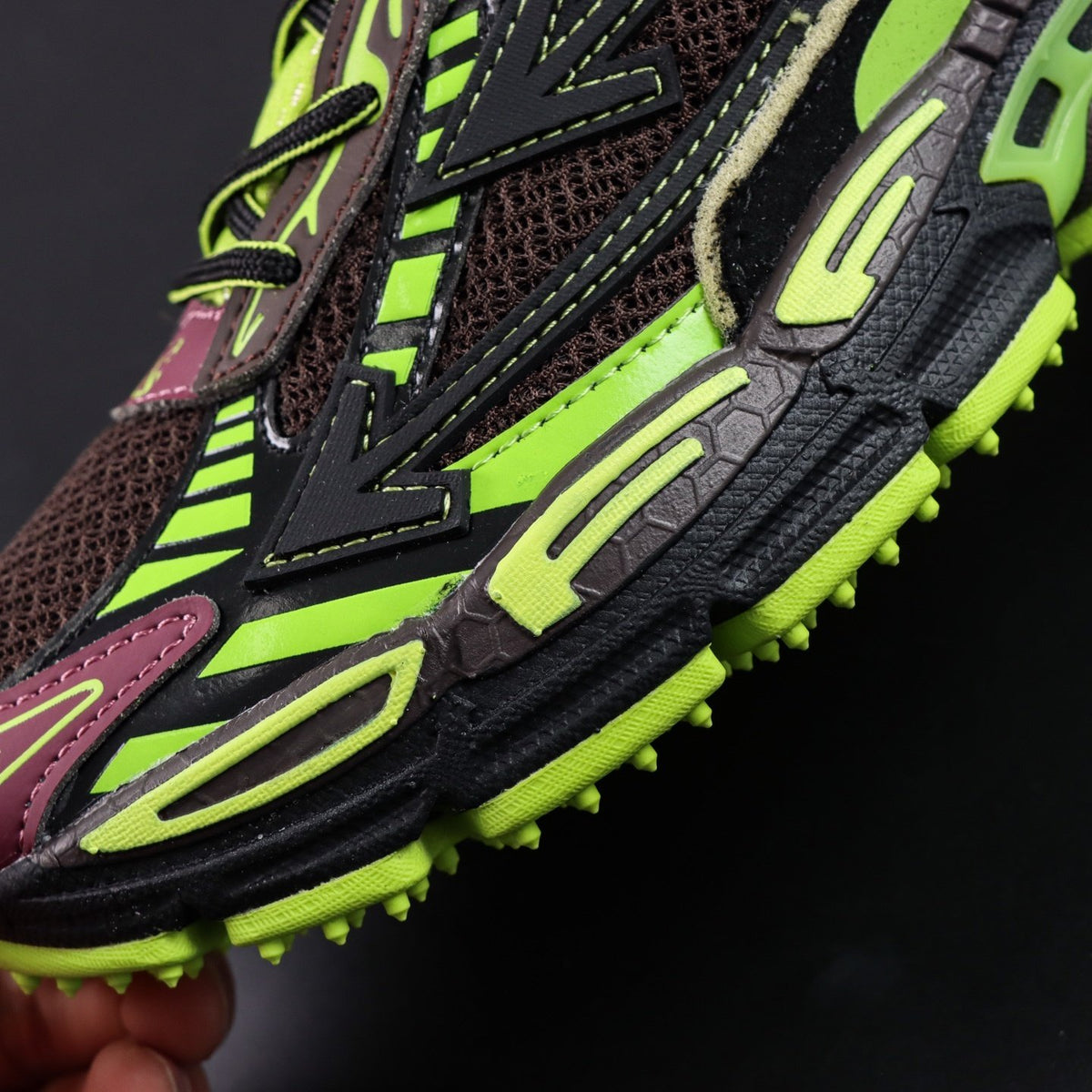 Off-White Be Right Back 'Noir Vert Fluo' — vue 9