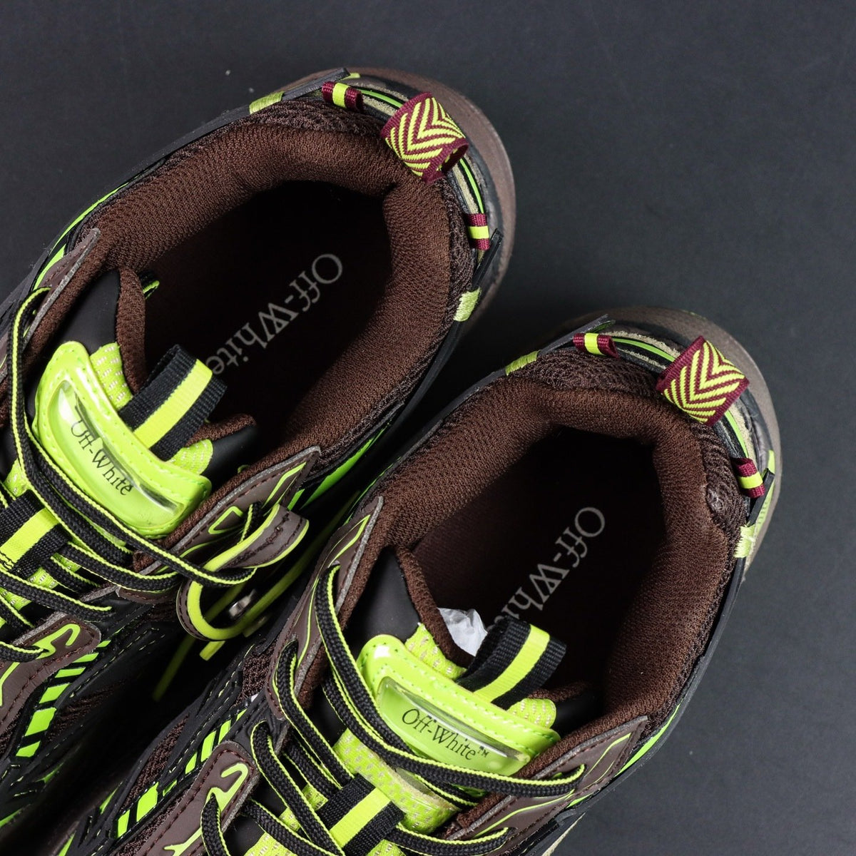 Off-White Be Right Back 'Noir Vert Fluo' — vue 13