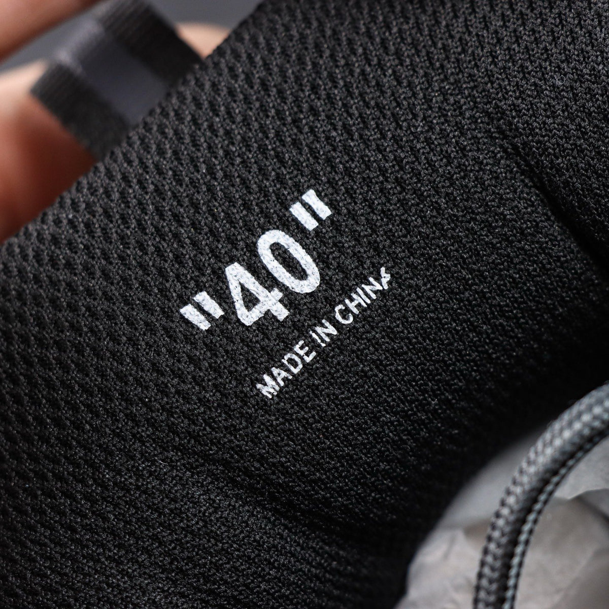 Off-White Be Right Back 'Anthracite' — vue 3