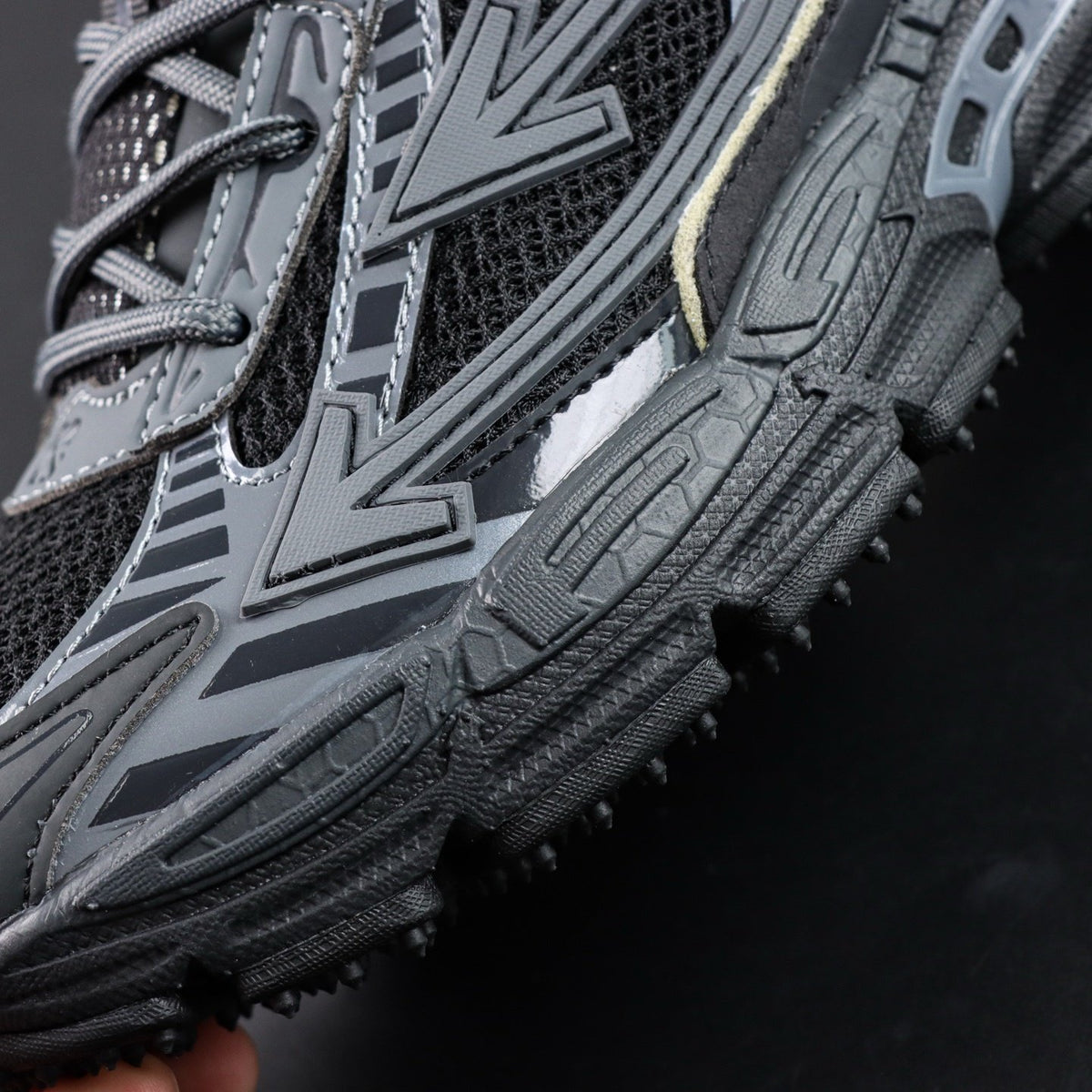 Off-White Be Right Back 'Anthracite' — vue 9