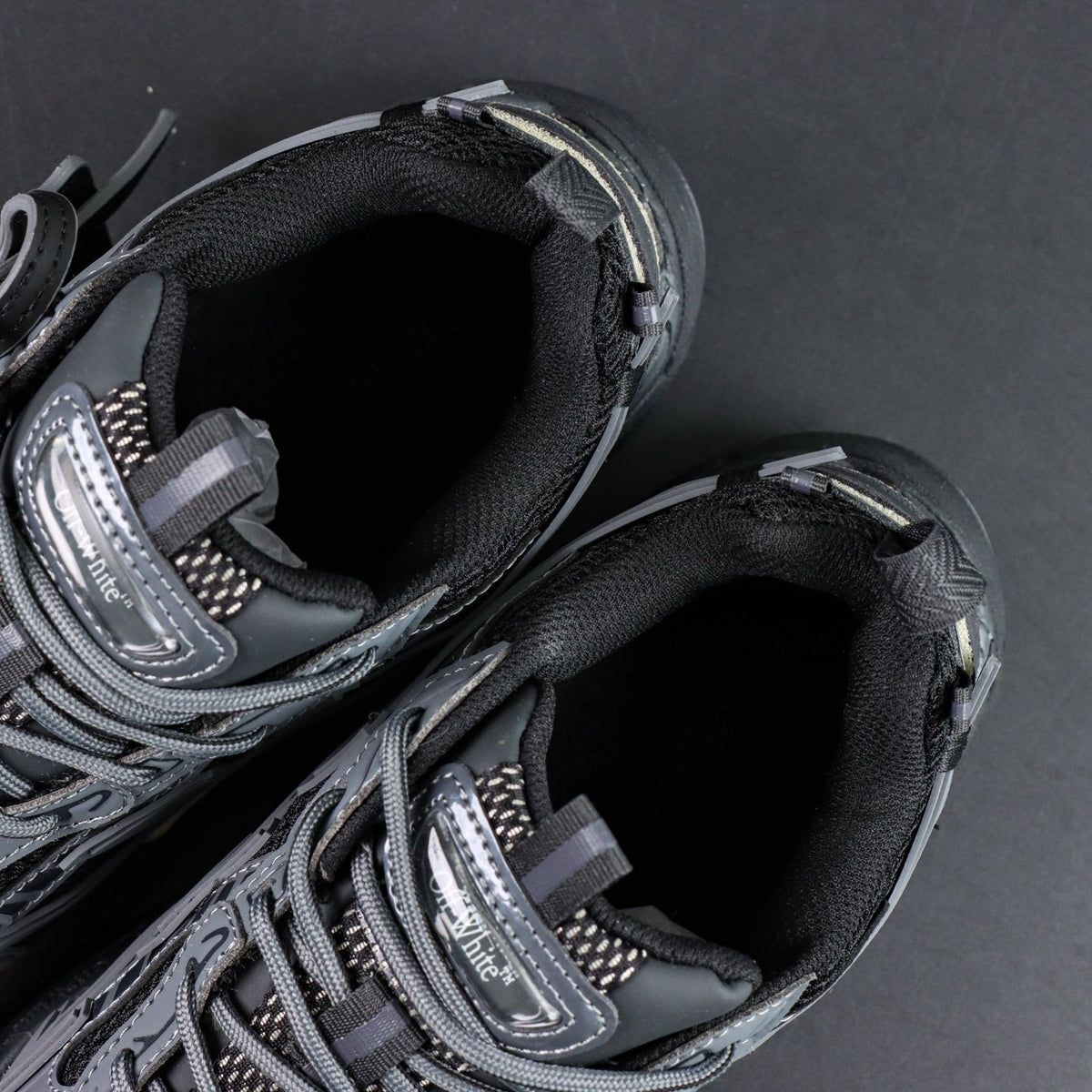 Off-White Be Right Back 'Anthracite' — vue 13