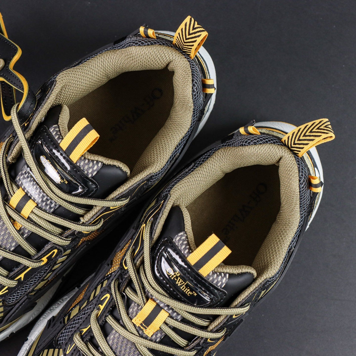 Off-White Be Right Back 'Noir Doré' — vue 14