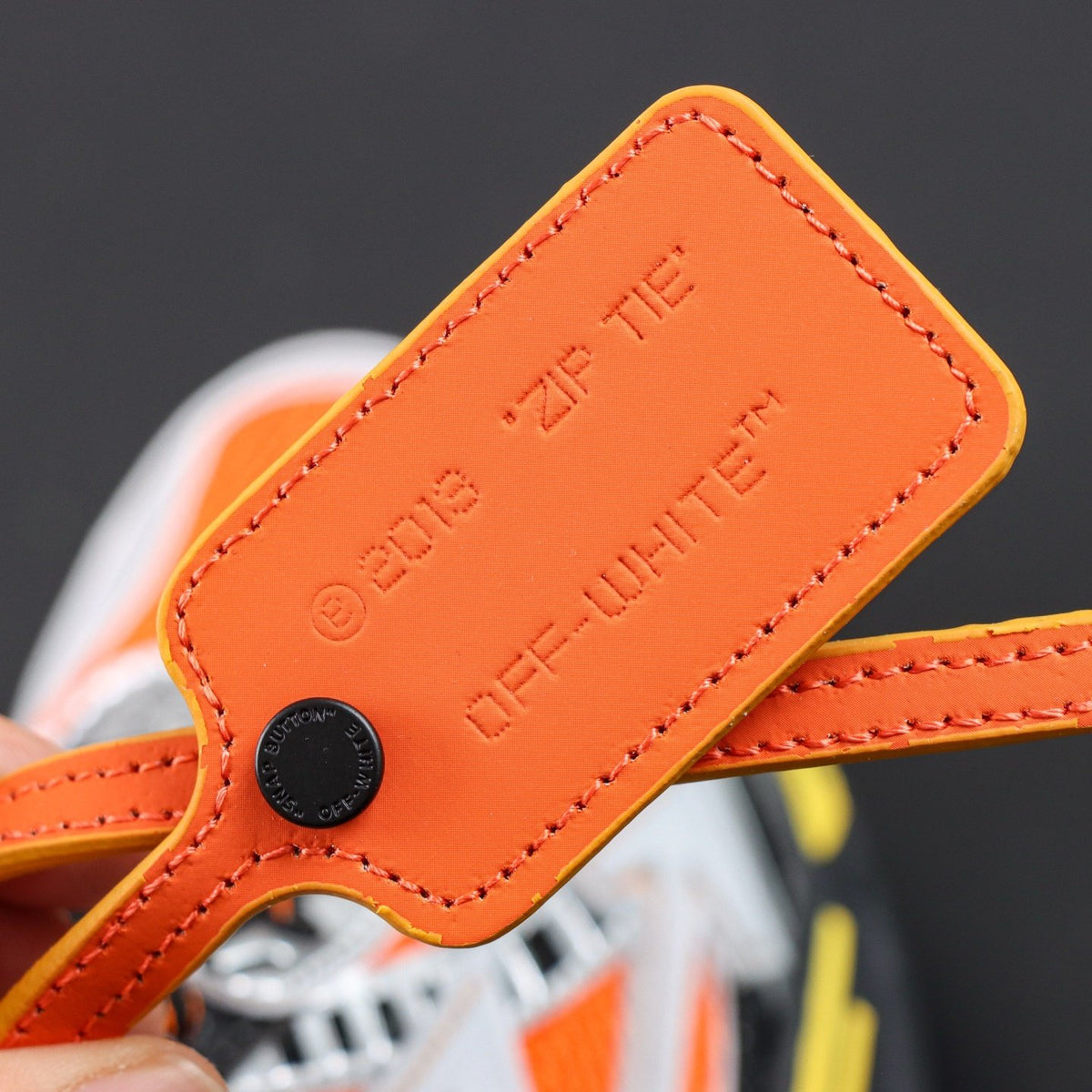 Off-White Be Right Back 'Rouge Orange Argent' — vue 3