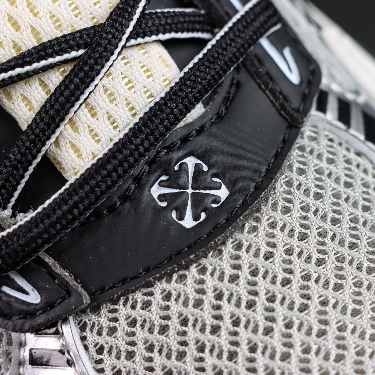 Off-White Be Right Back 'Noir Argent' — vue 9