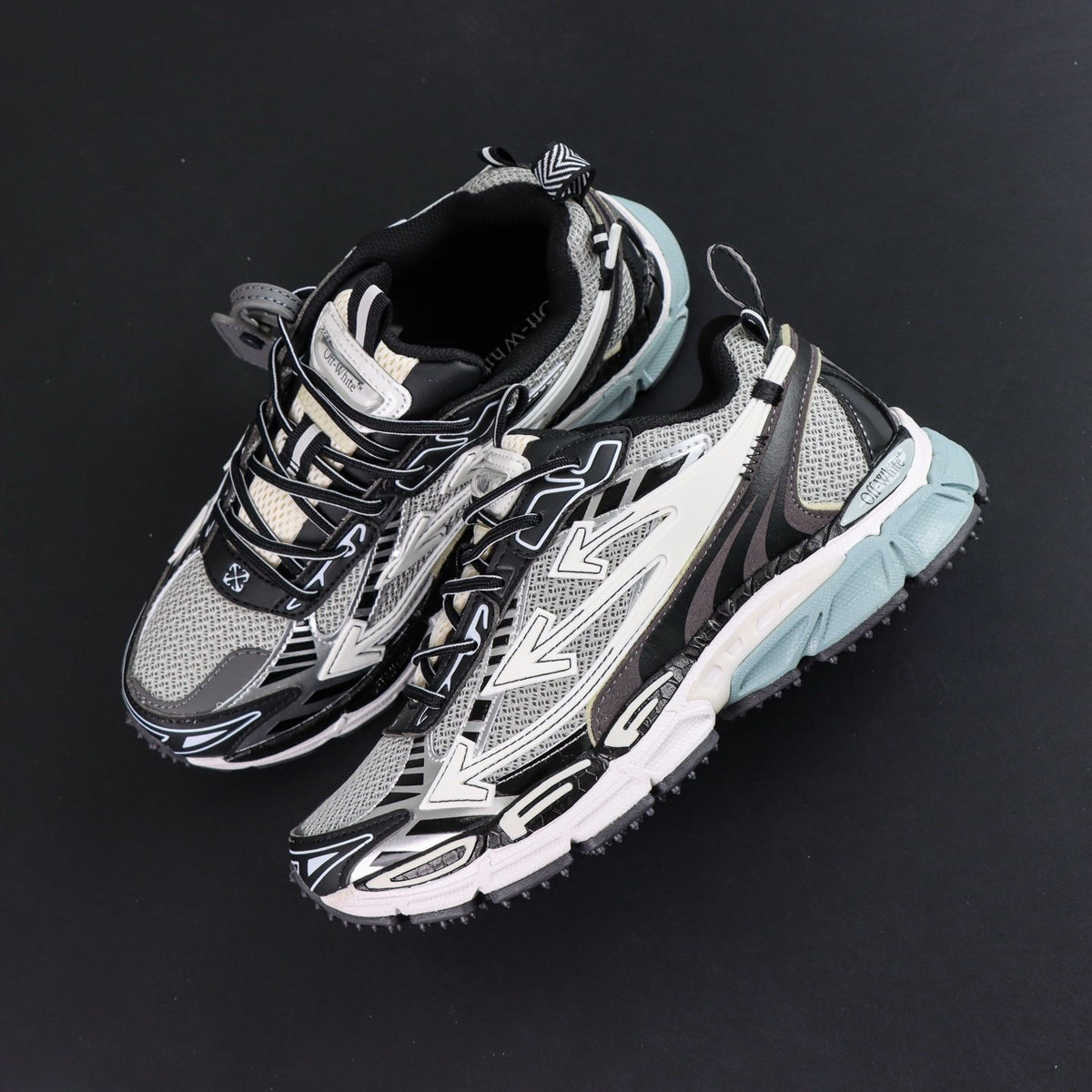 Off-White Be Right Back 'Noir Argent' — vue 12