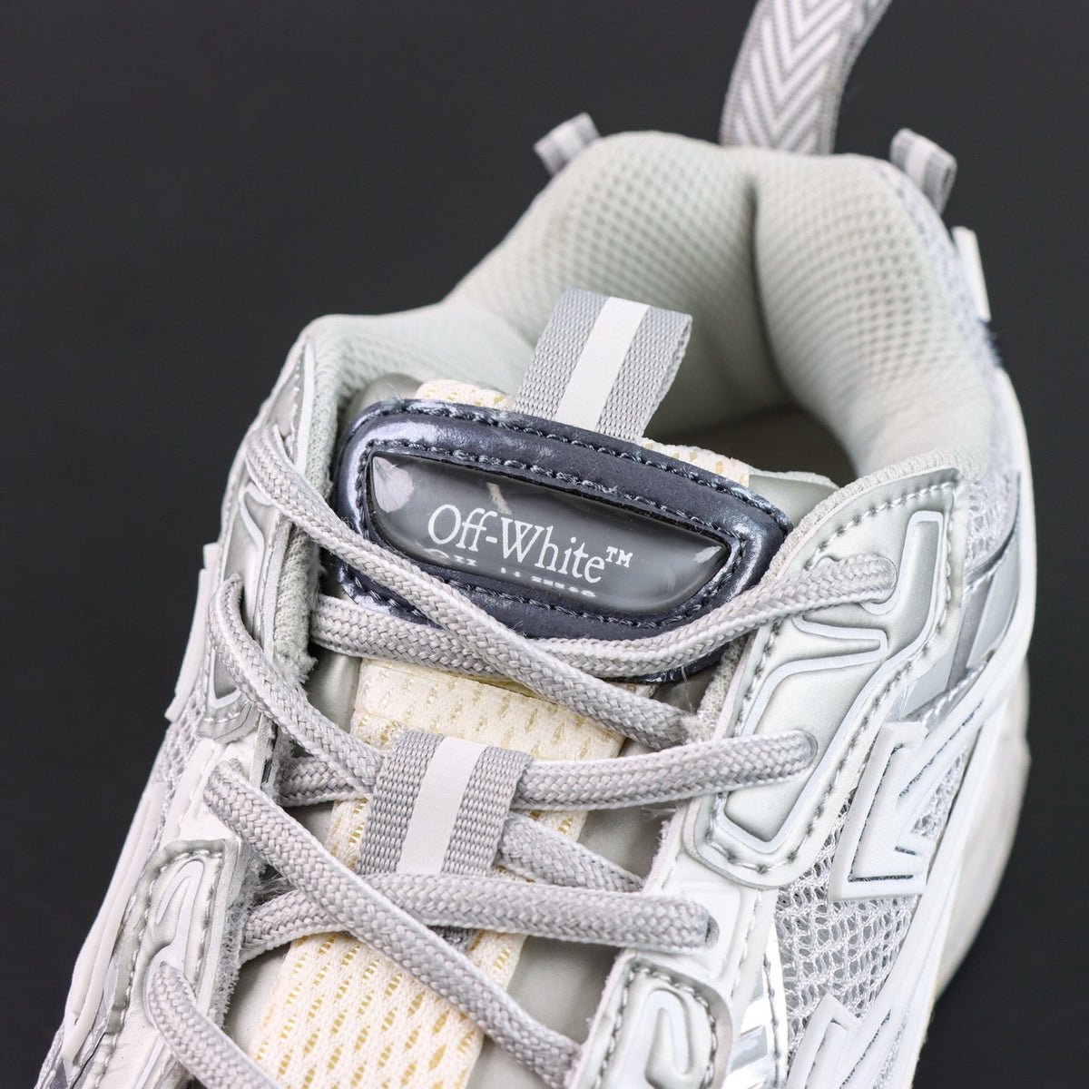 Off-White Be Right Back 'Blanc Argent' — vue 10