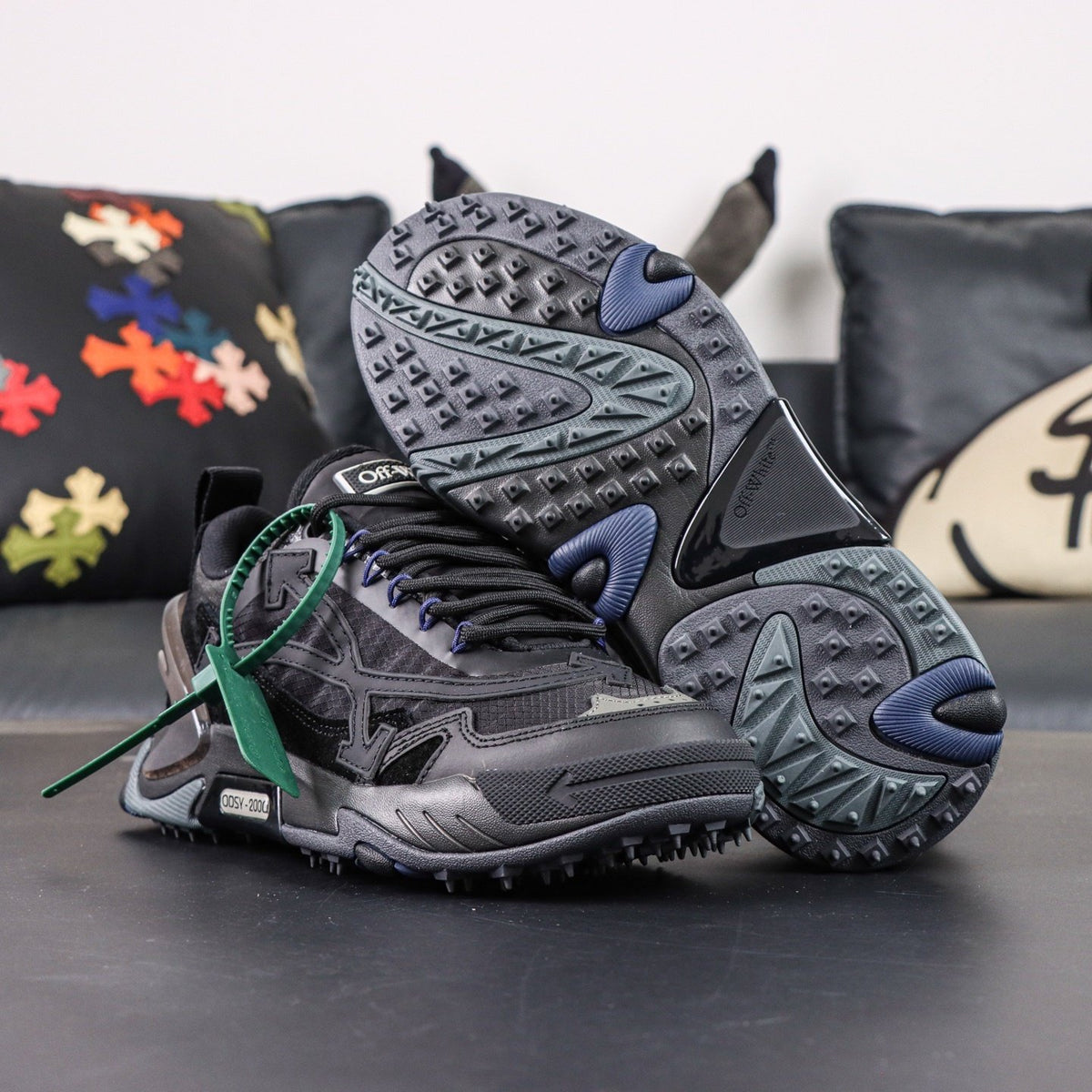 Off-White Odsy-1000 'Noir' — vue 18