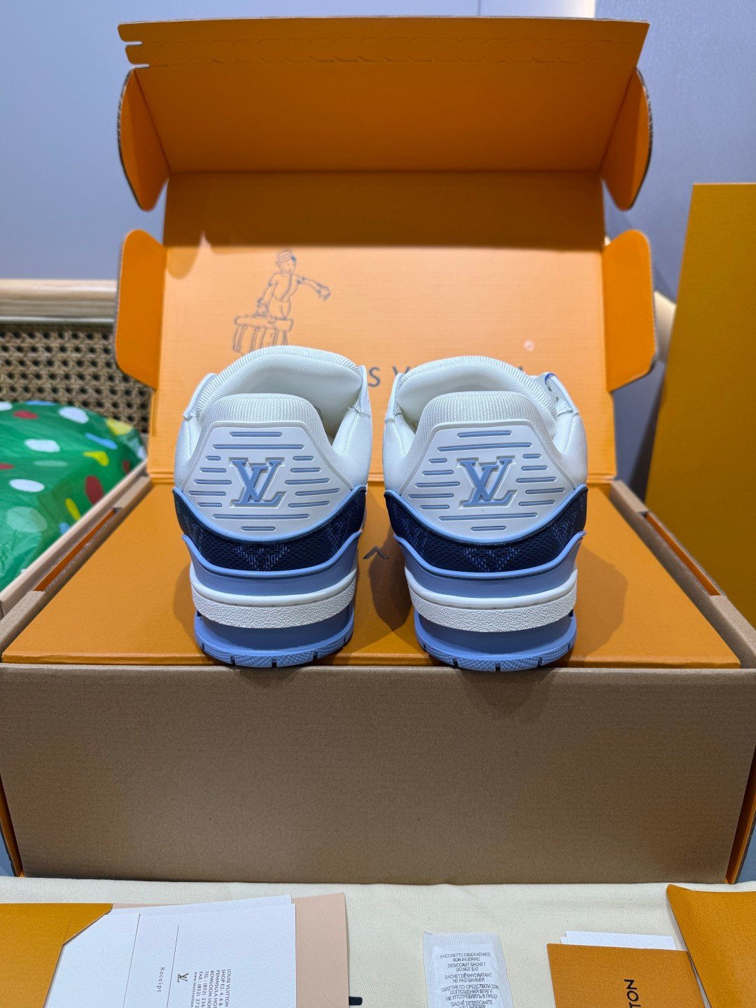 Sneakers Trainer 'Blanc Bleu Denim' — vue 3