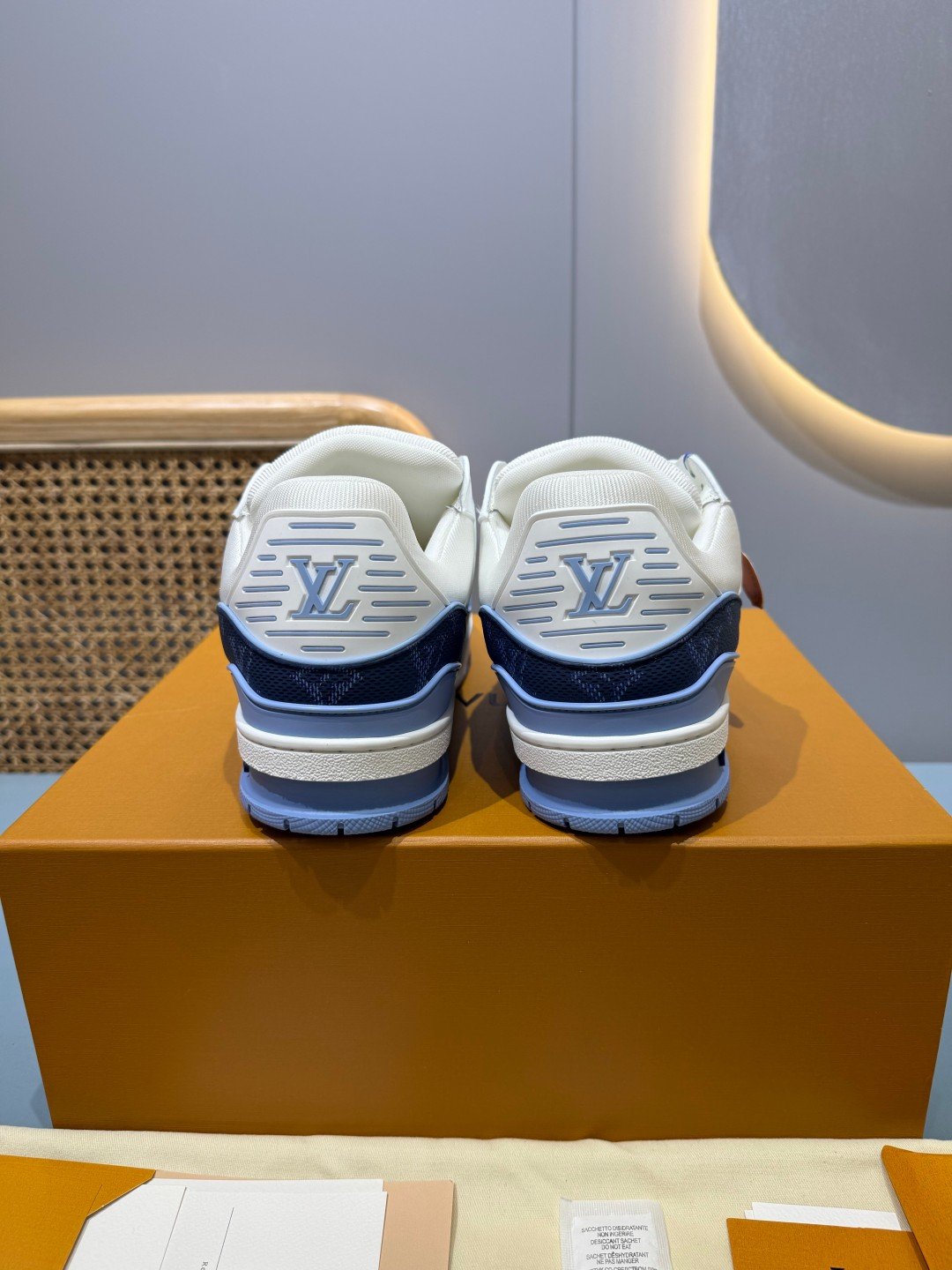 Sneakers Trainer 'Blanc Bleu Denim' — vue 28