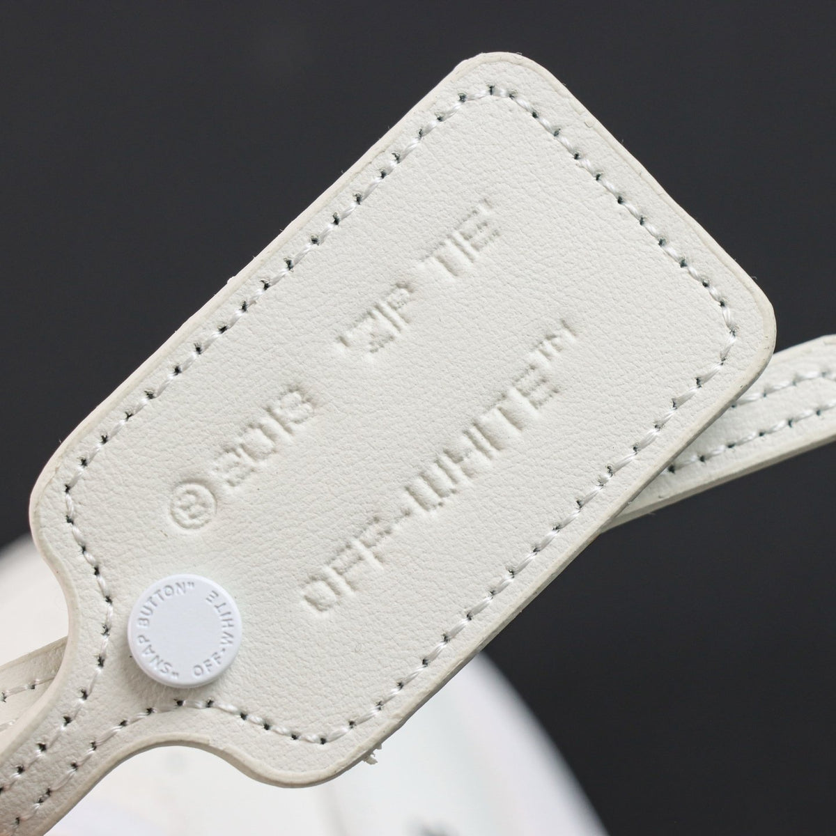 Off-White Out Of Office 'Blanc Graffiti' — vue 2