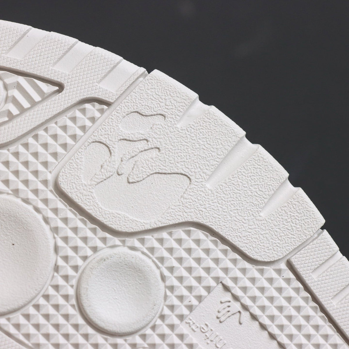 Off-White Out Of Office 'Blanc Graffiti' — vue 4