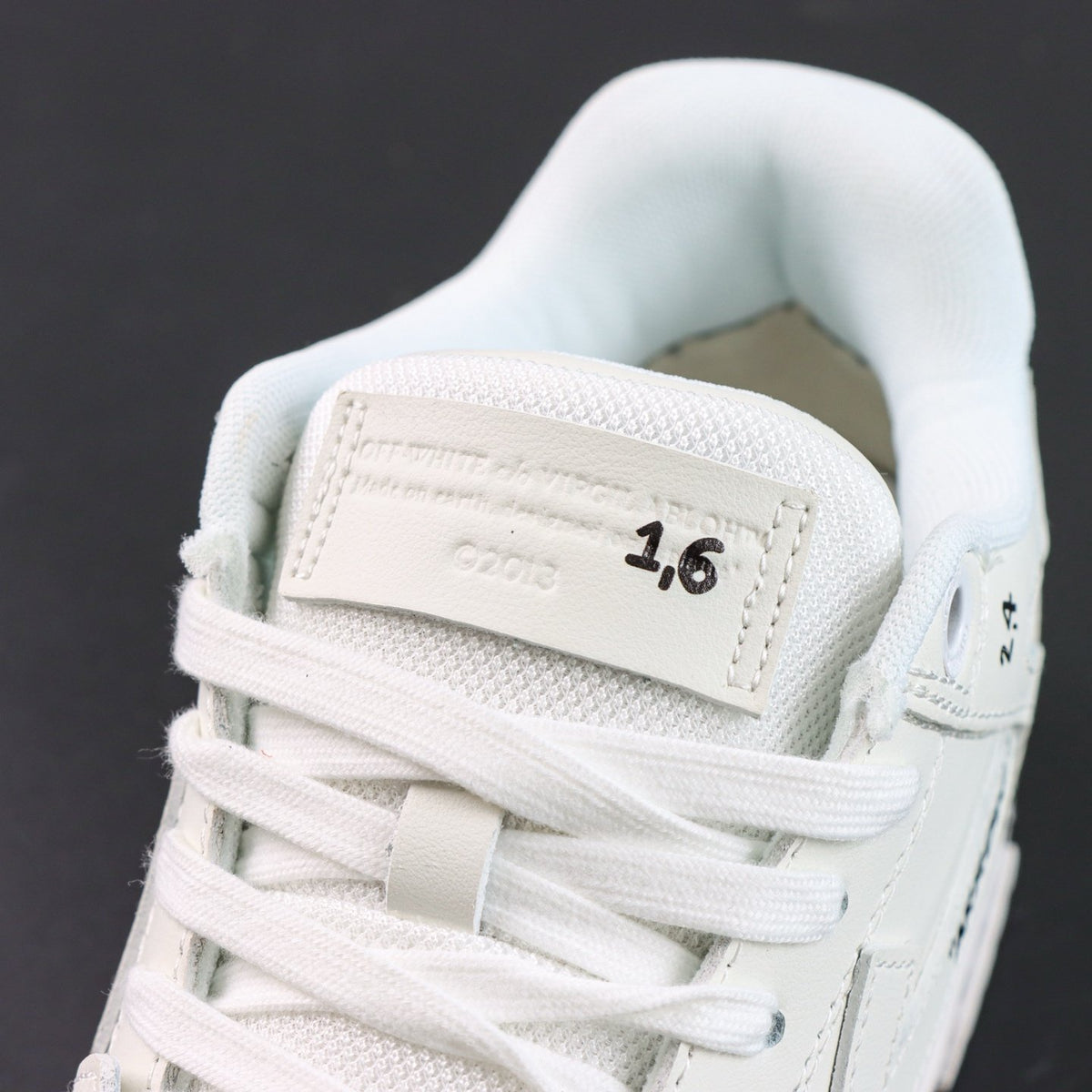 Off-White Out Of Office 'Blanc Graffiti' — vue 9