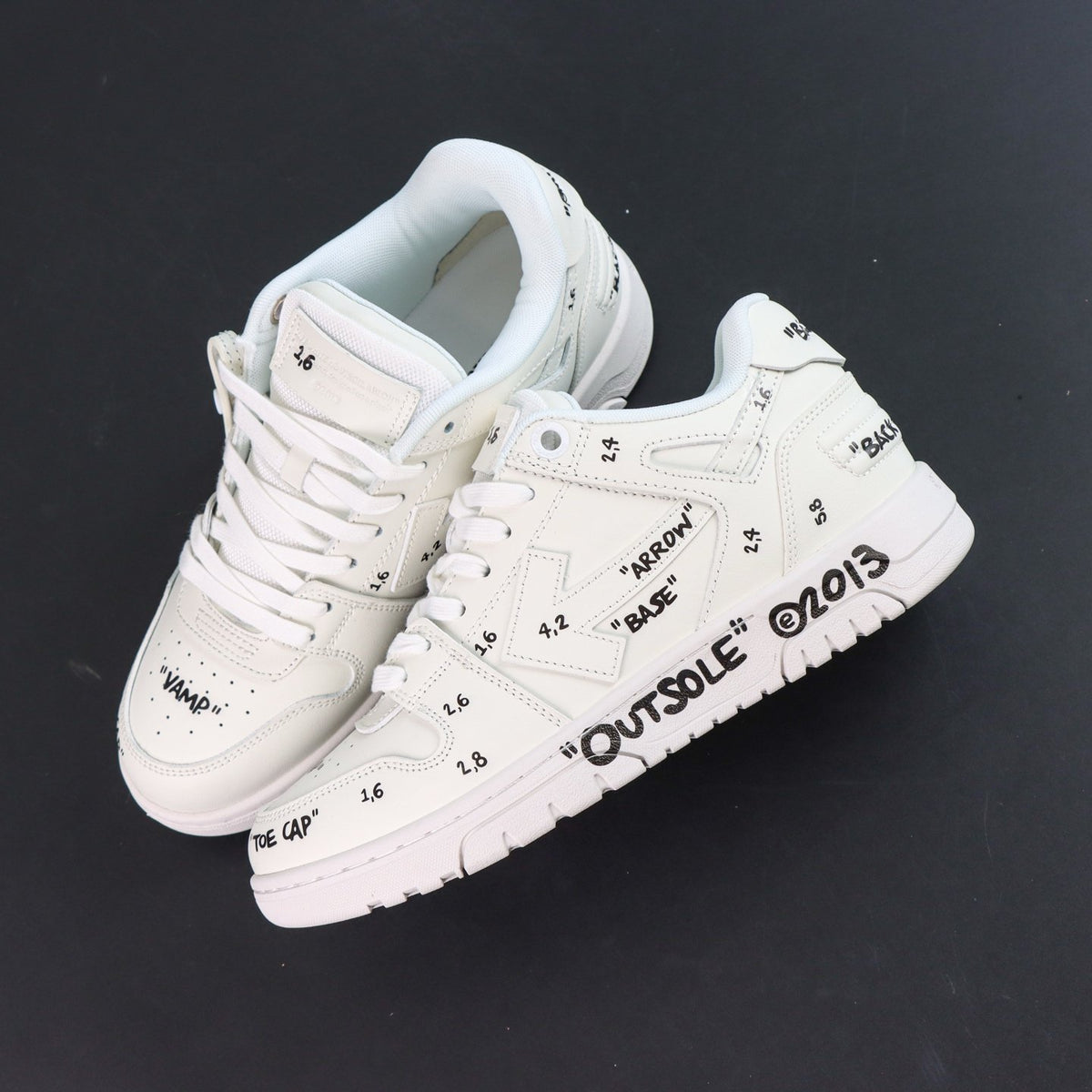 Off-White Out Of Office 'Blanc Graffiti' — vue 11