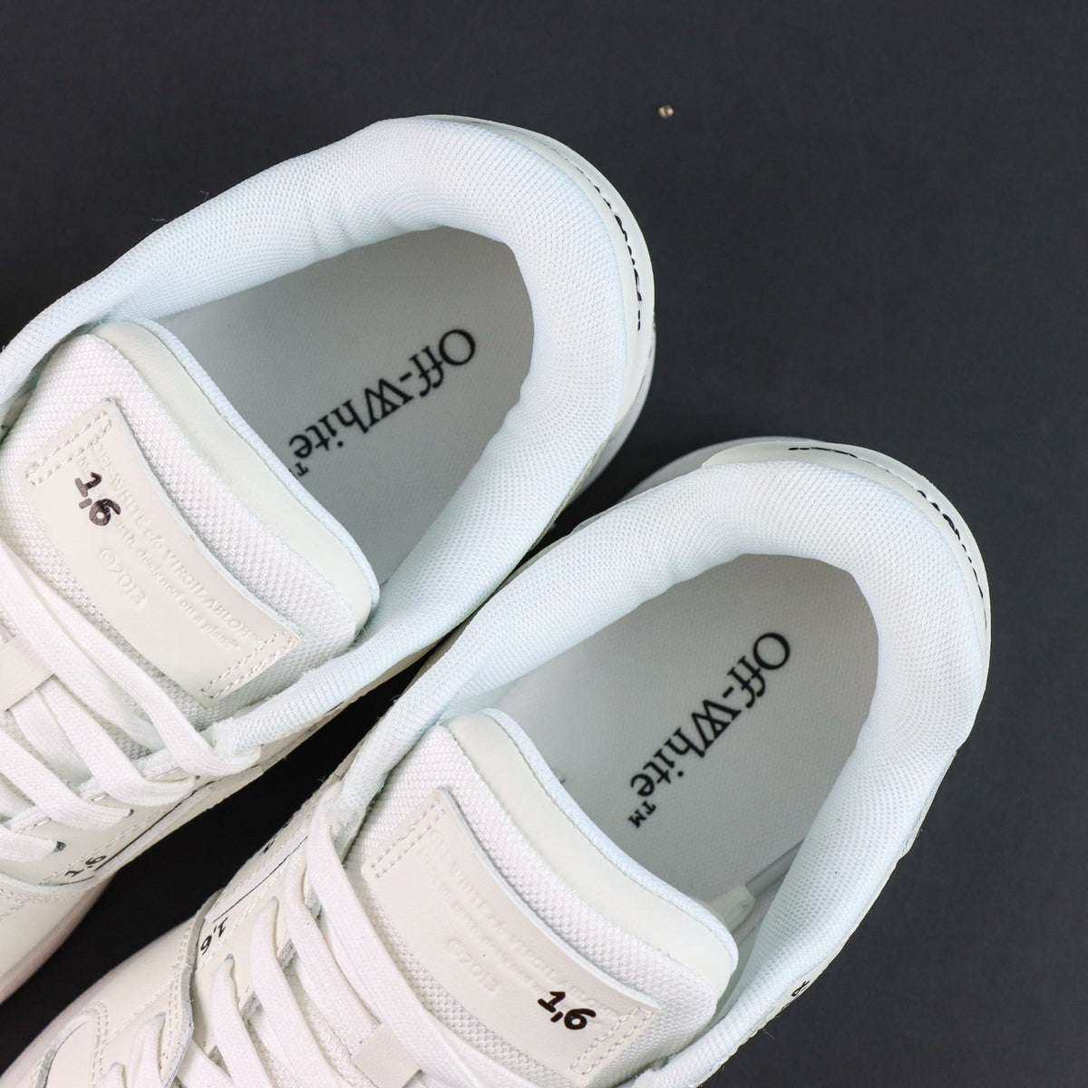 Off-White Out Of Office 'Blanc Graffiti' — vue 12
