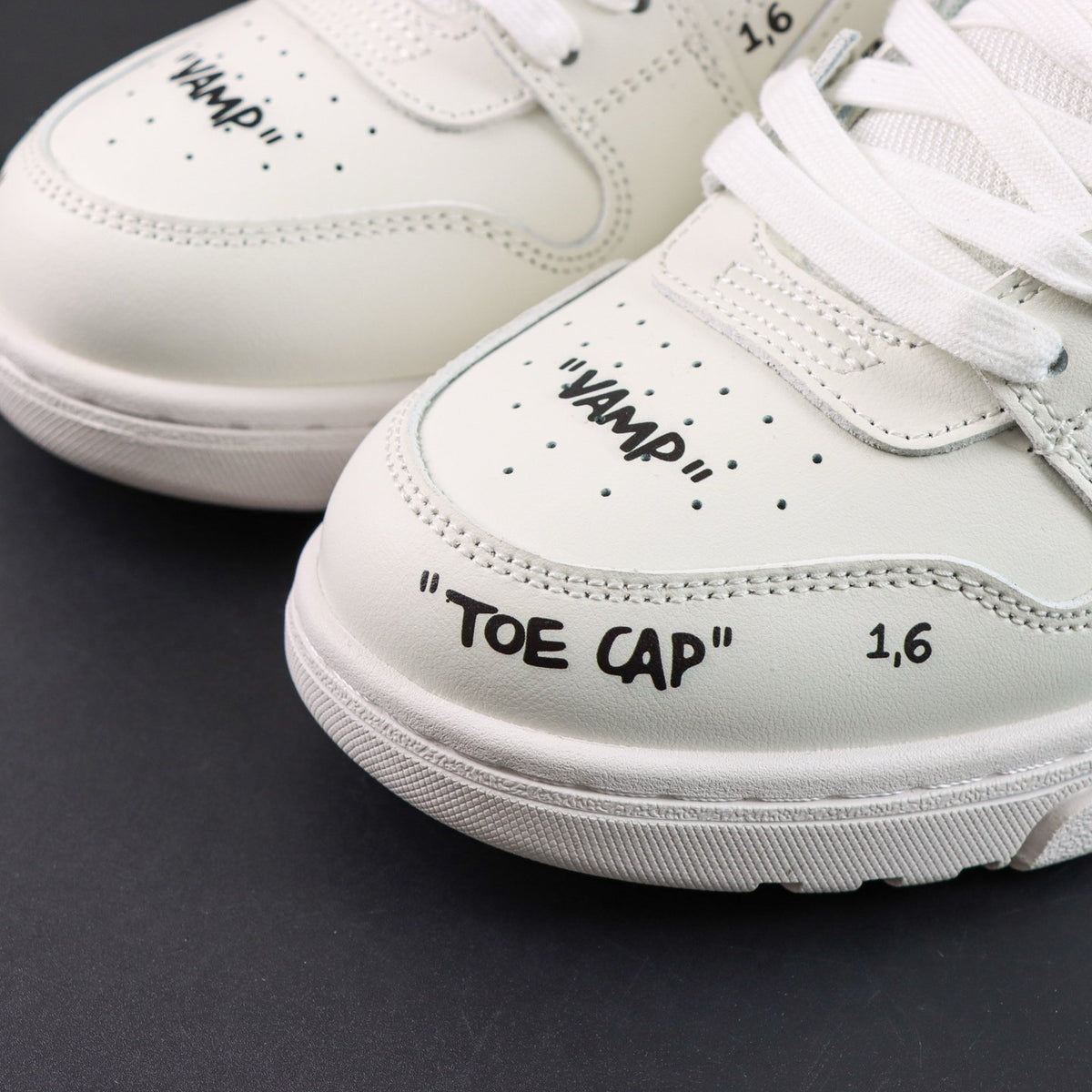 Off-White Out Of Office 'Blanc Graffiti' — vue 13