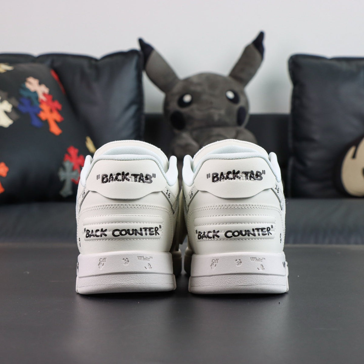Off-White Out Of Office 'Blanc Graffiti' — vue 18