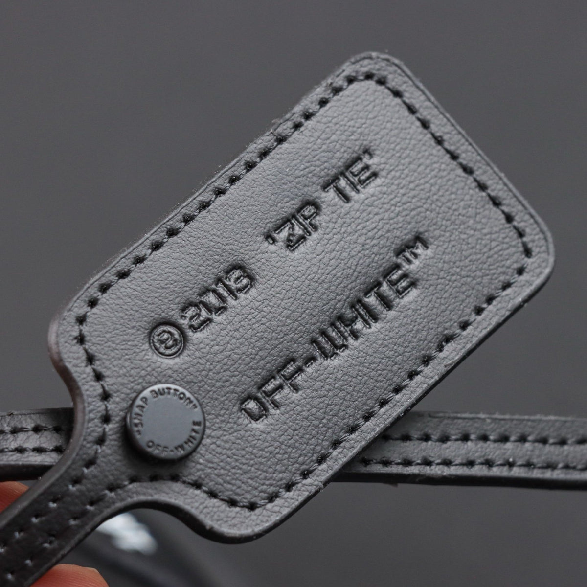 Off-White Out Of Office 'Noir Back Counter' — vue 6