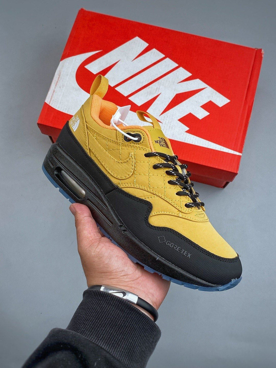Nike Air Max 1 'Jaune Noir' — vue 3
