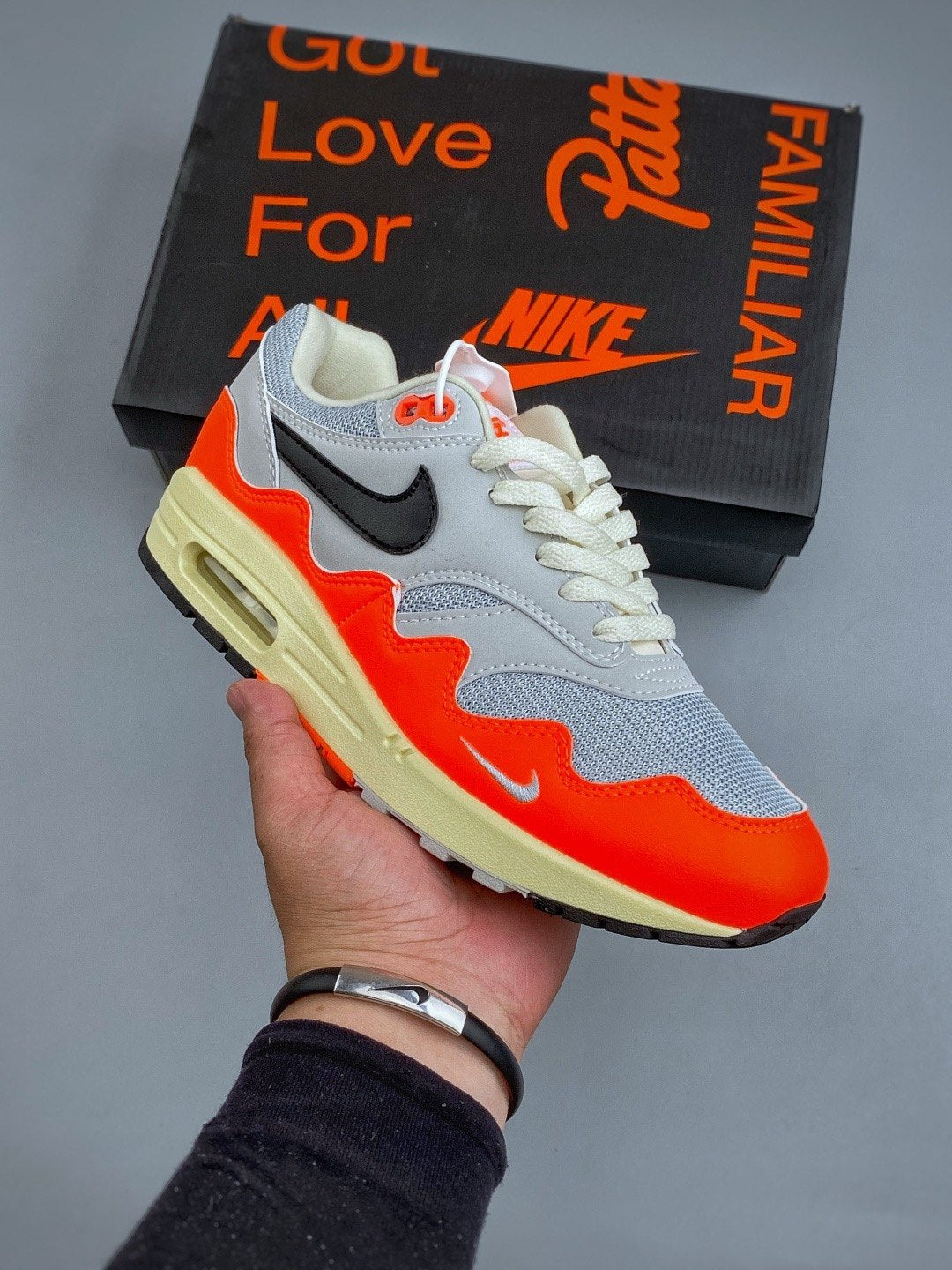 Nike Air Max 1 'Patta Gris Orange' — vue 3