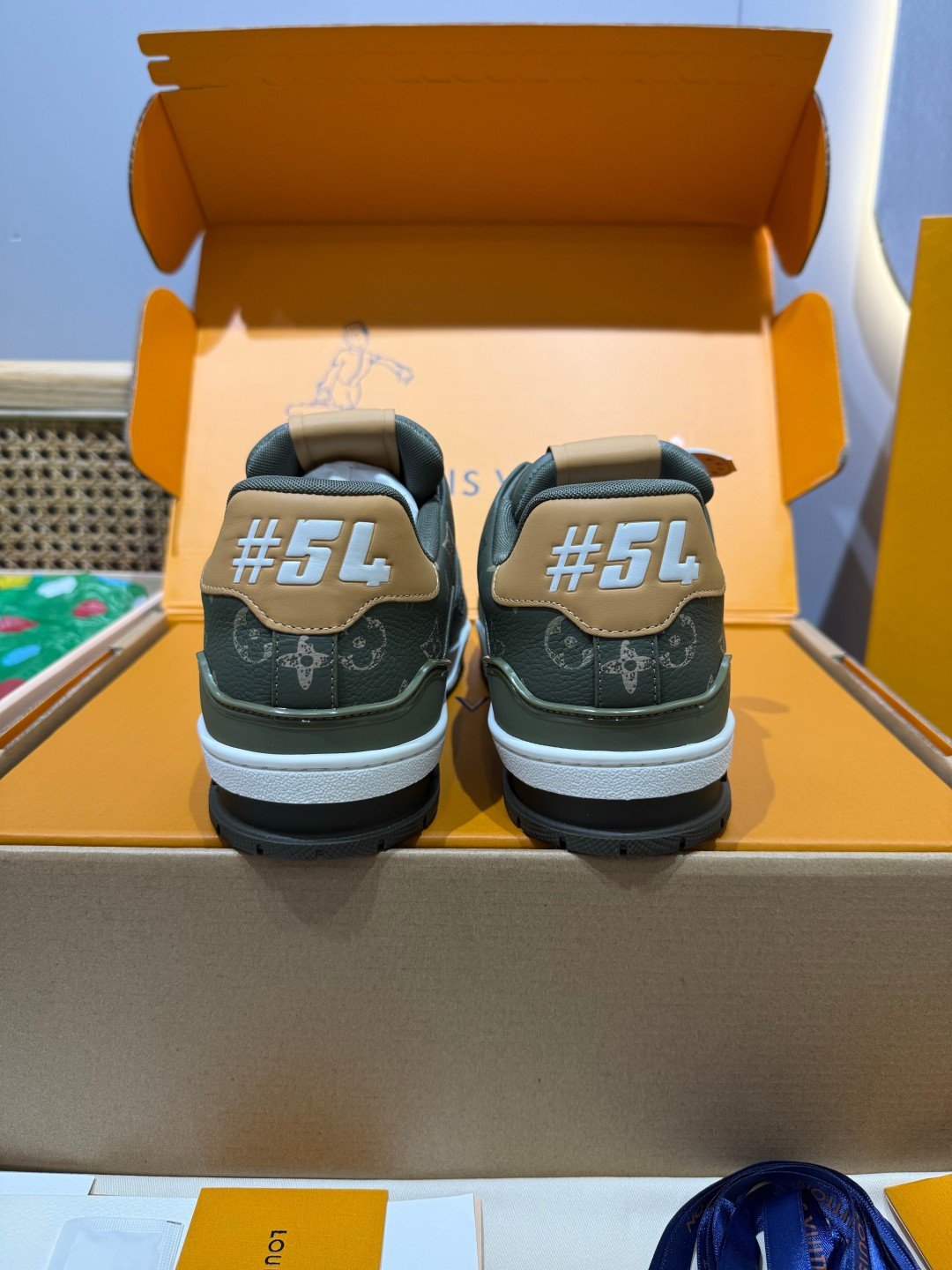 Sneakers Trainer 'Kaki' — vue 3