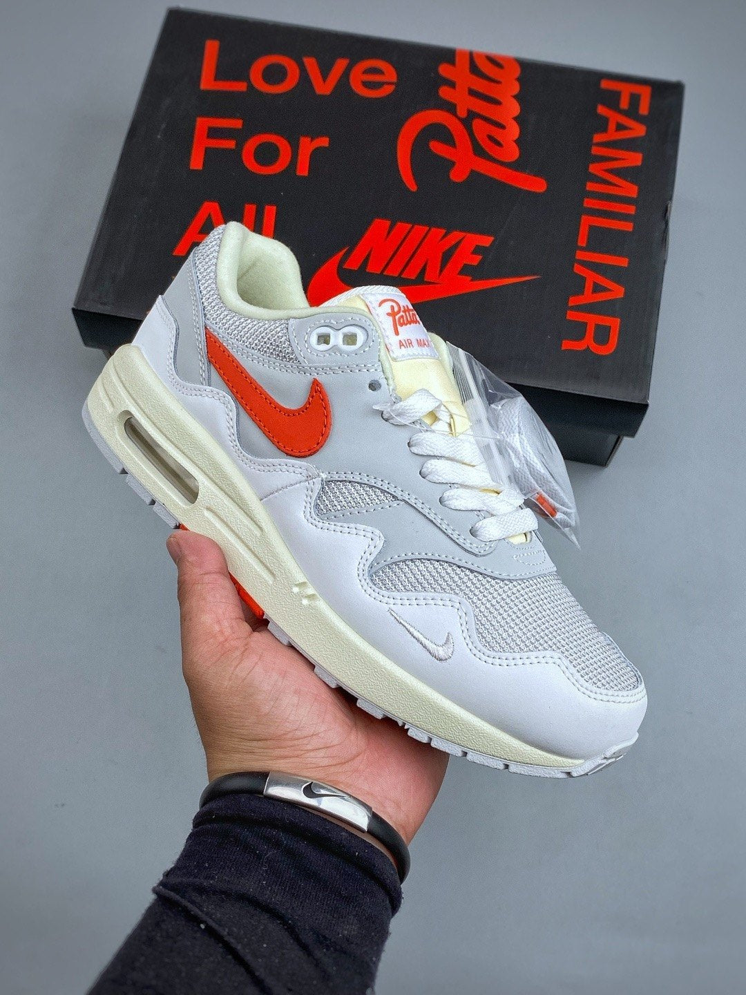 Nike Air Max 1 'Gris Rouge Orange' — vue 2