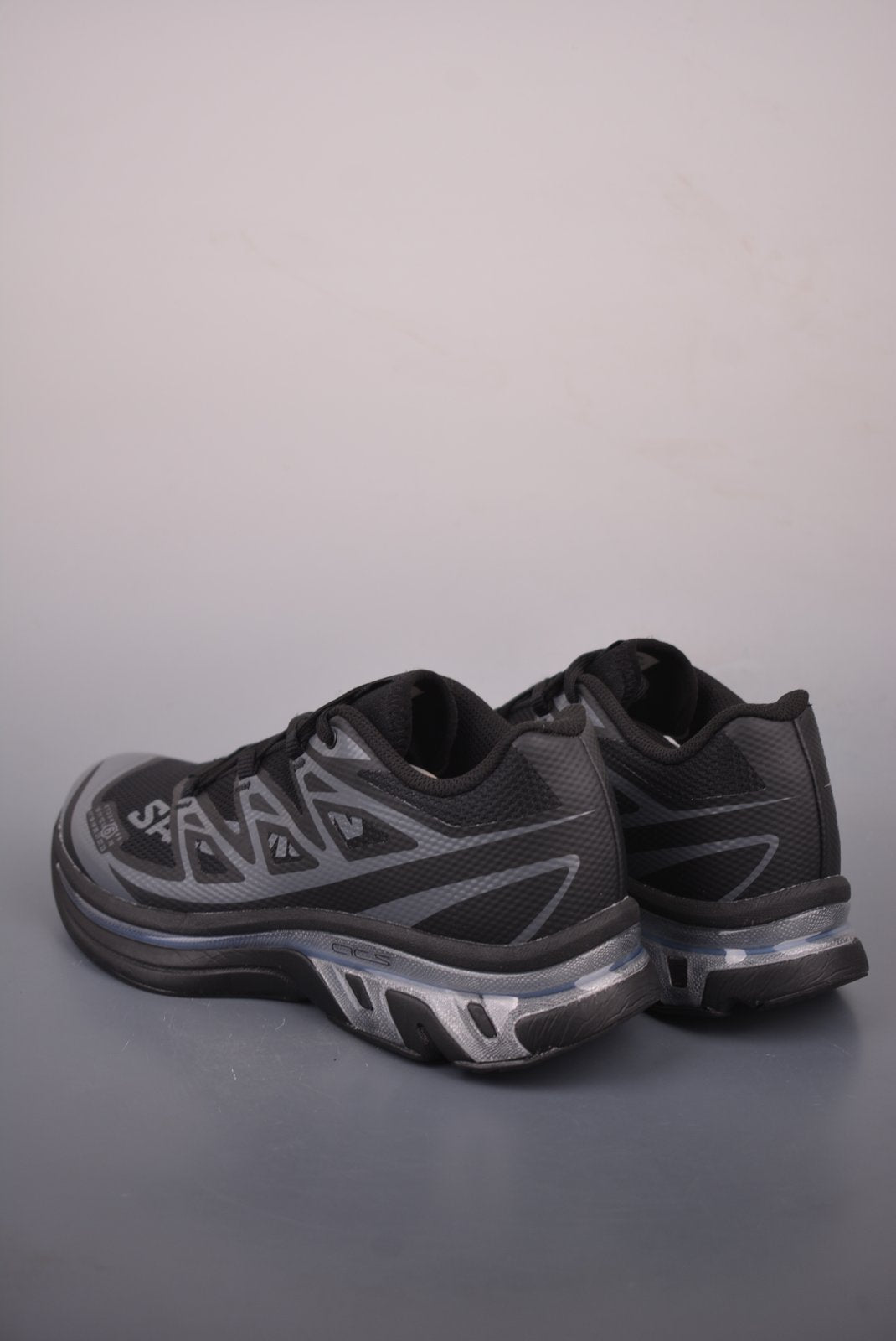 Sneakers MM6 x XT-MM6 'Black' — vue 9