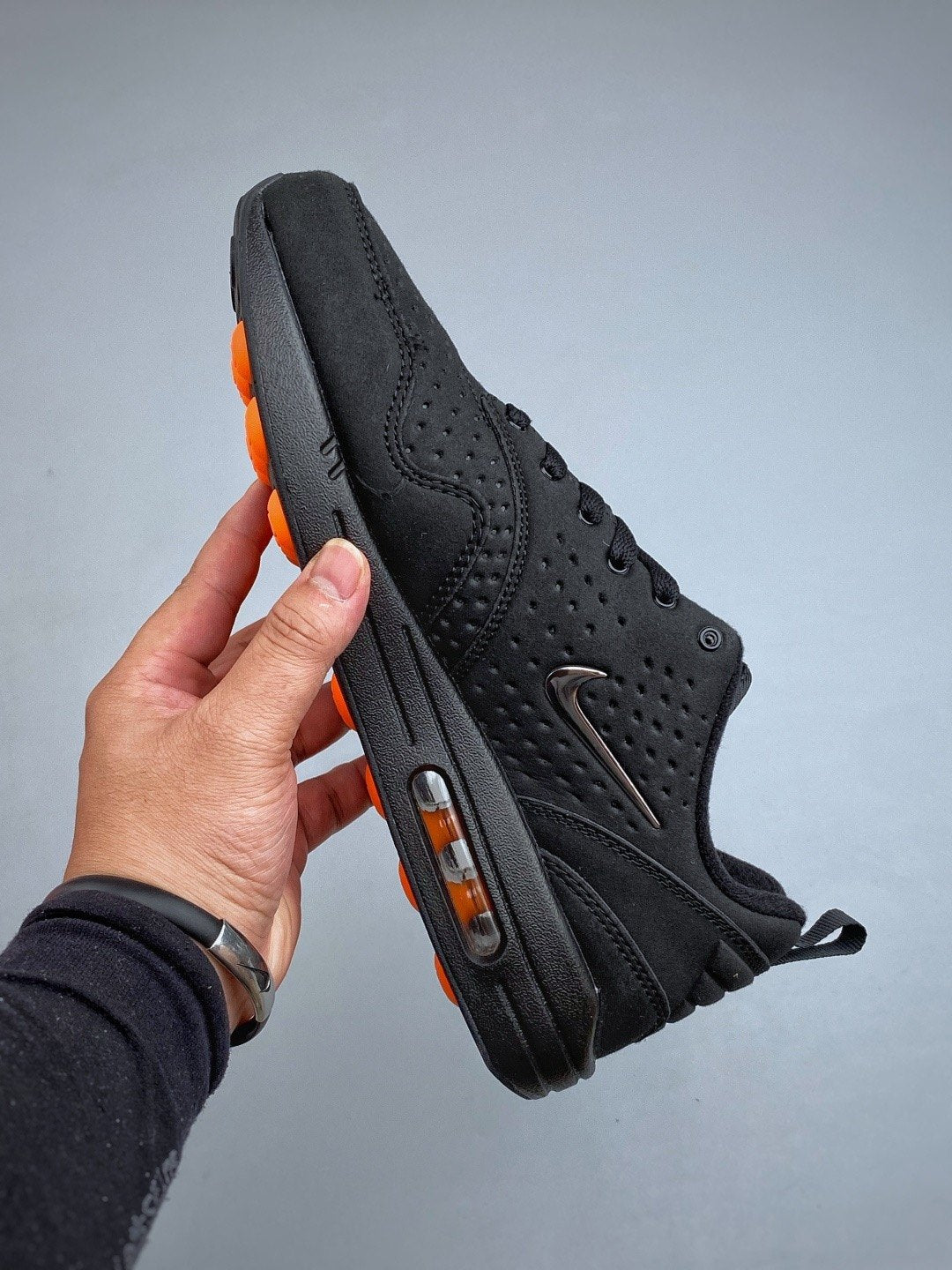 Nike Air Max 1 'Triple Noir' — vue 3