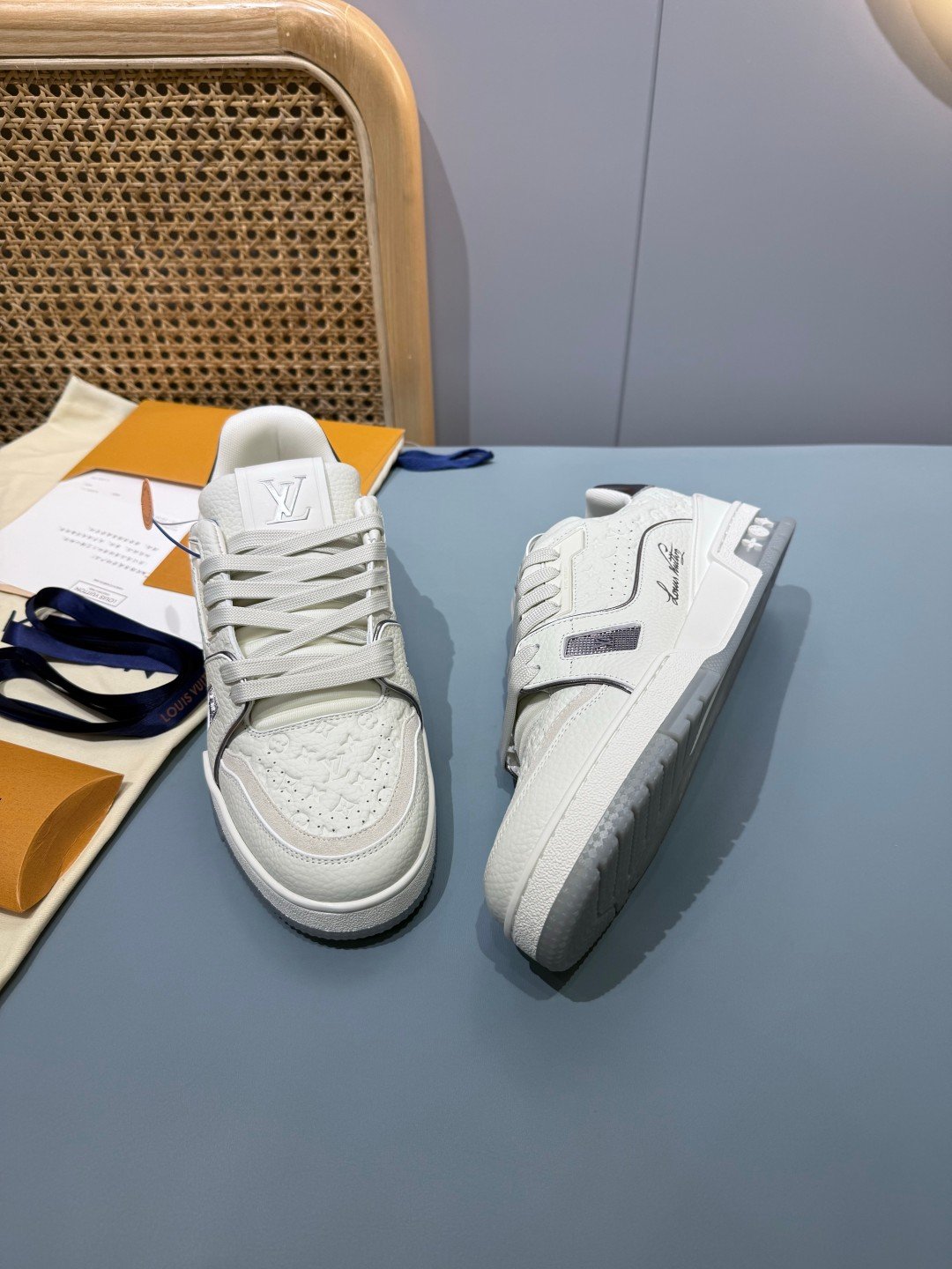 Sneakers Trainer 'Blanc Gris Perle' — vue 23