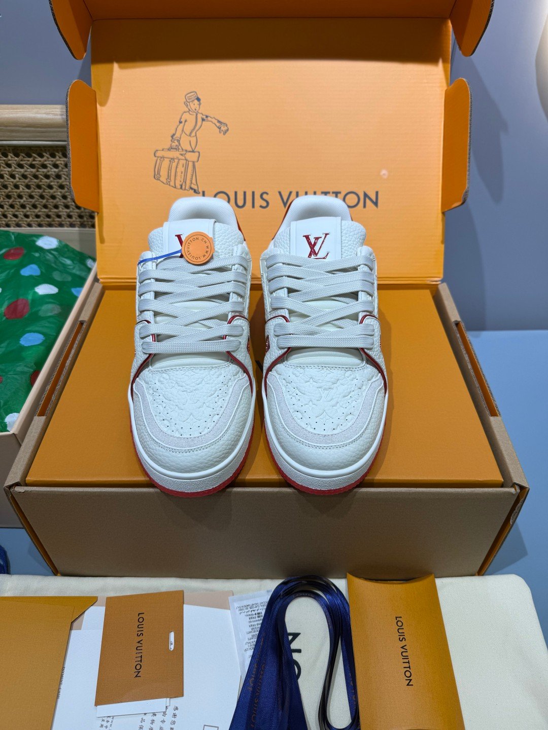 Sneakers Trainer 'Blanc Rouge Liseré' — vue 3