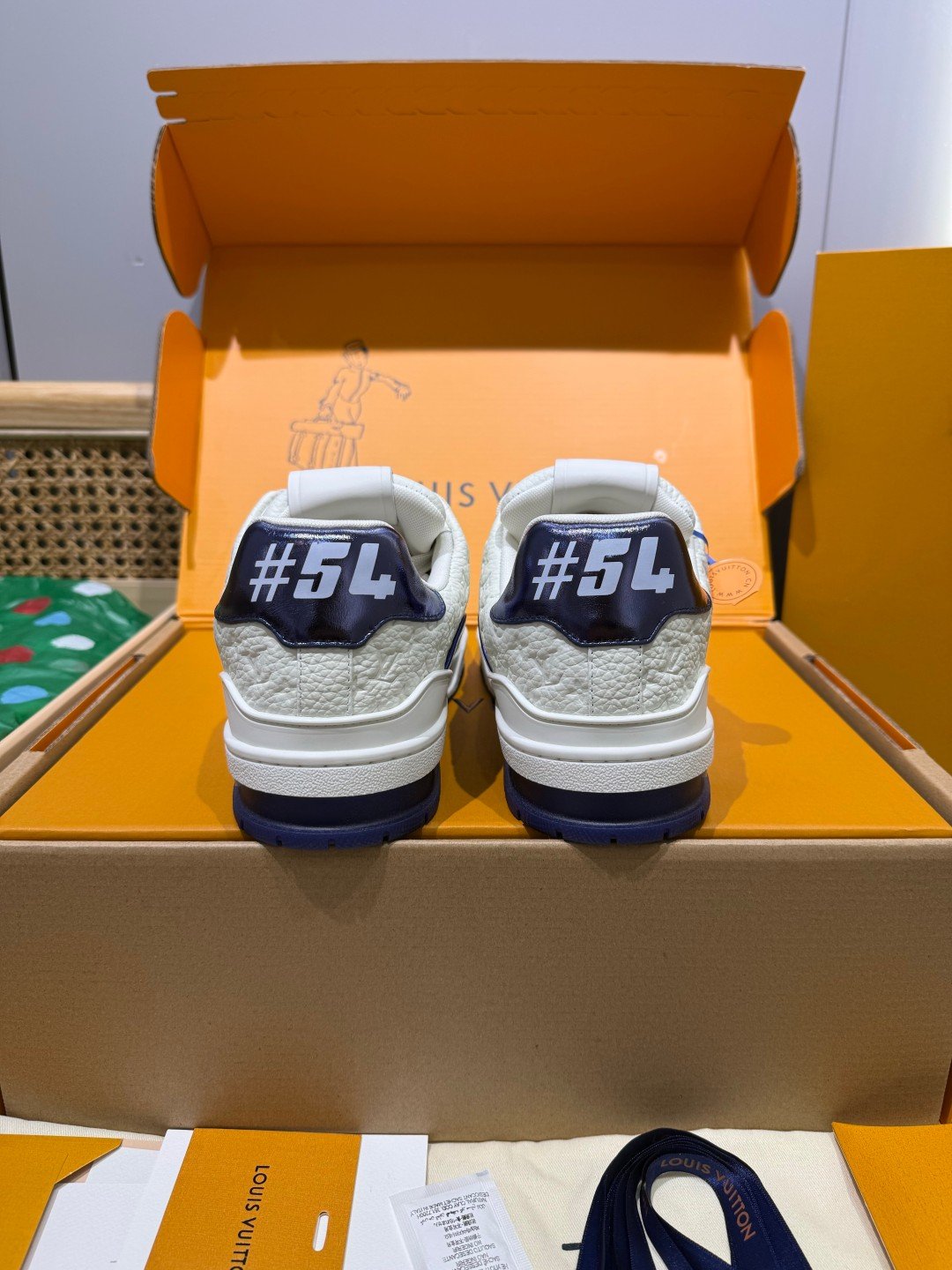 Sneakers Trainer 'Blanc Bleu Marine' — vue 3
