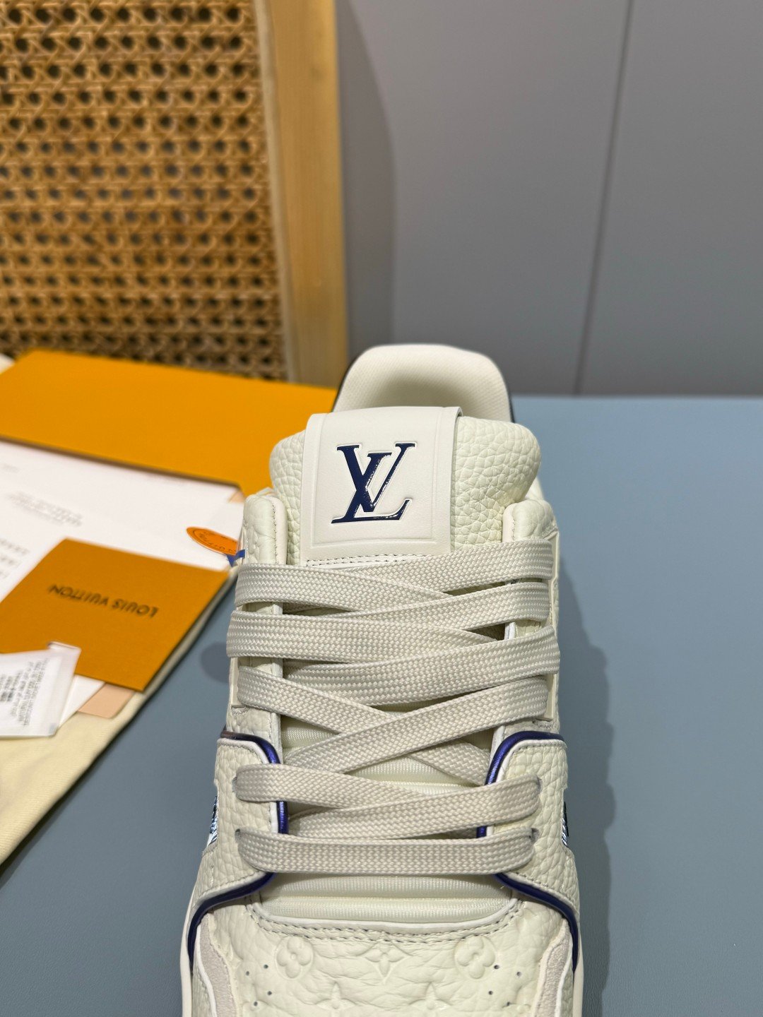 Sneakers Trainer 'Blanc Bleu Marine' — vue 8