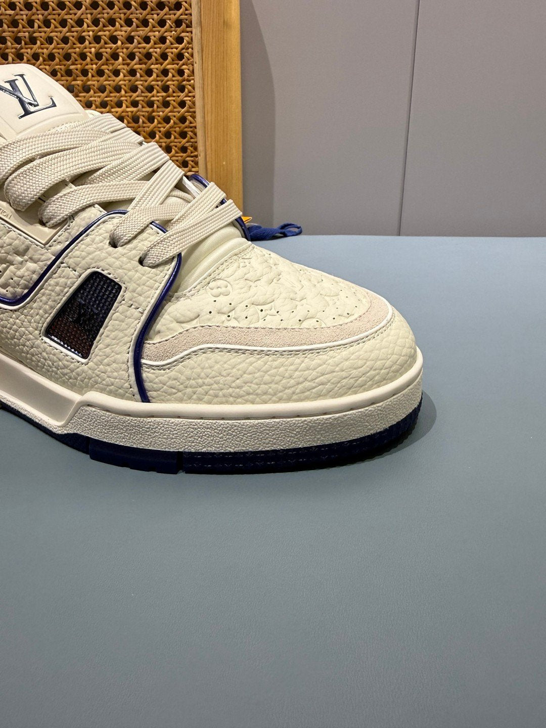 Sneakers Trainer 'Blanc Bleu Marine' — vue 13