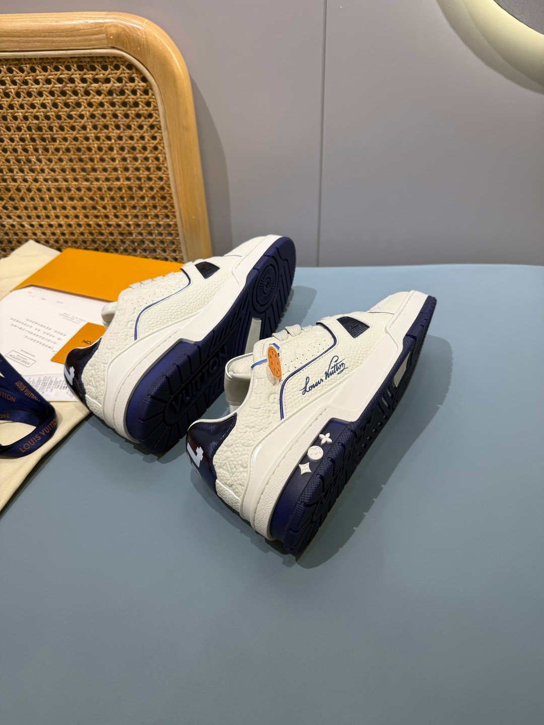 Sneakers Trainer 'Blanc Bleu Marine' — vue 14