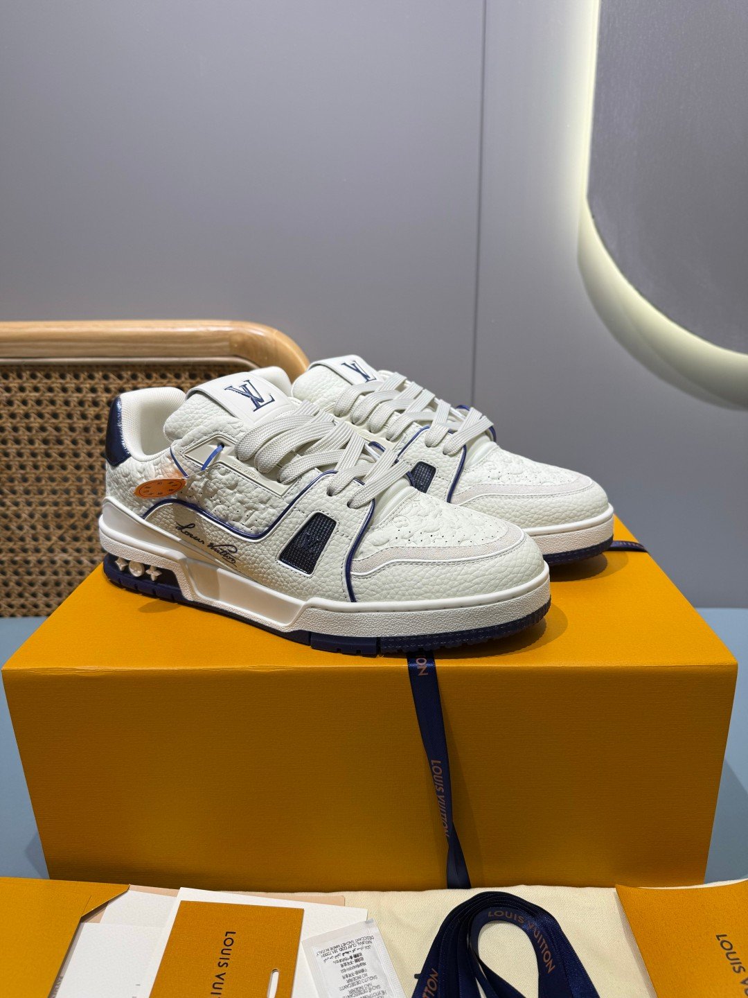 Sneakers Trainer 'Blanc Bleu Marine' — vue 19