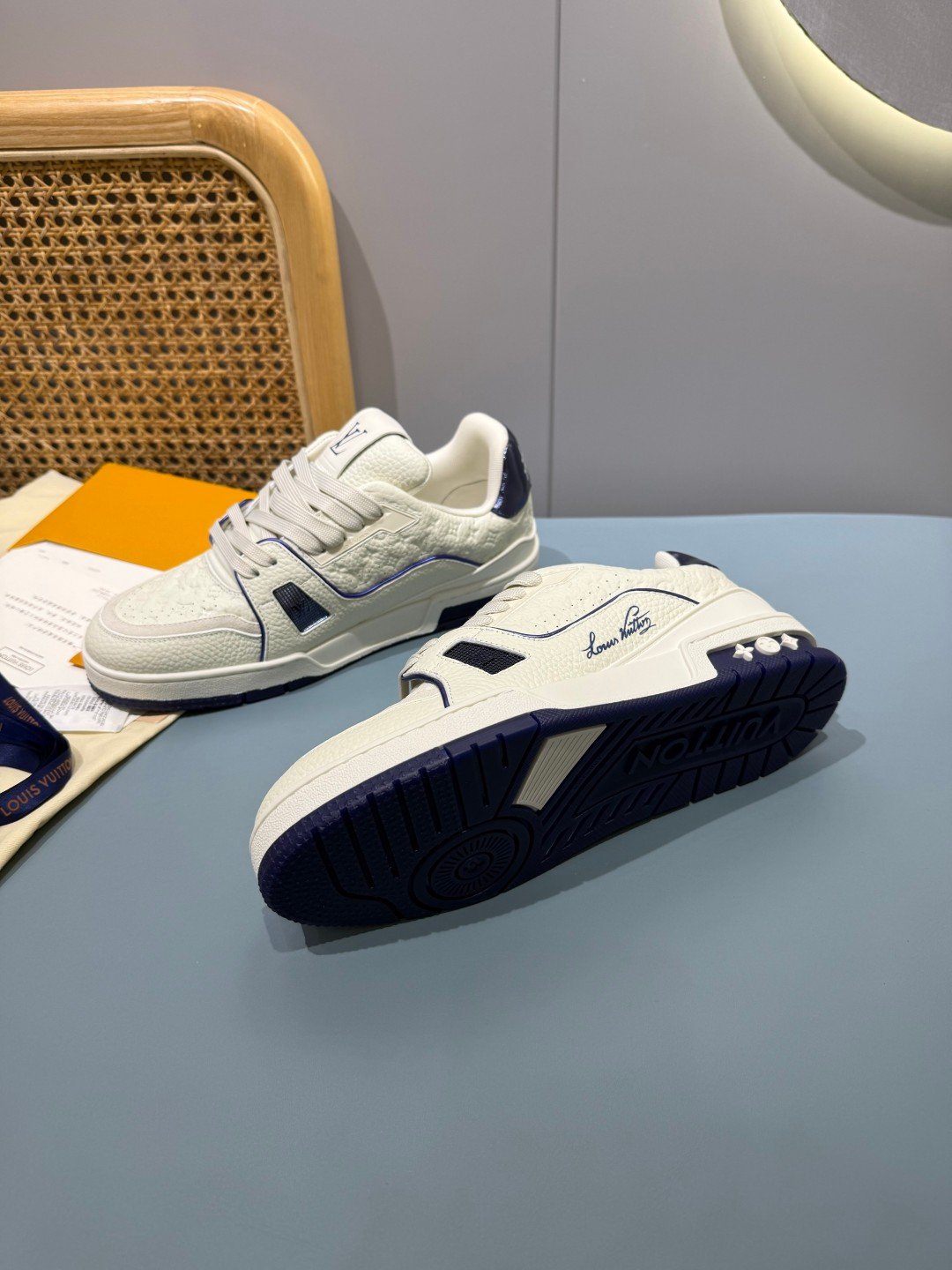 Sneakers Trainer 'Blanc Bleu Marine' — vue 25