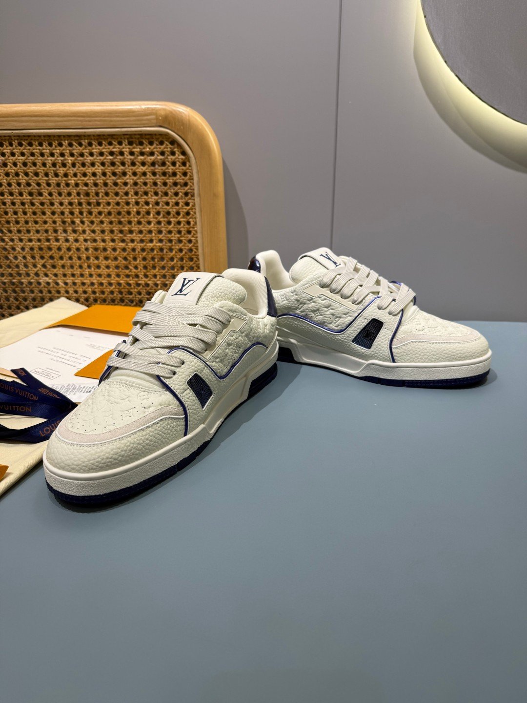 Sneakers Trainer 'Blanc Bleu Marine' — vue 26