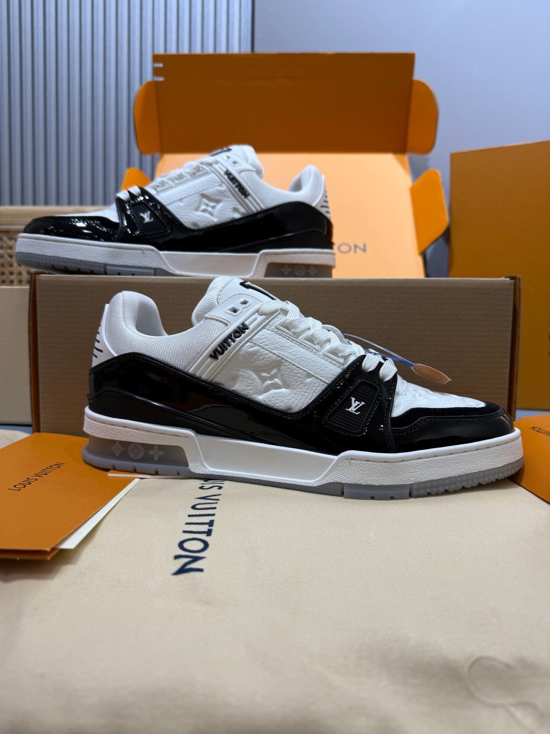 Sneakers Trainer 'Blanc Noir Classique' — vue 2