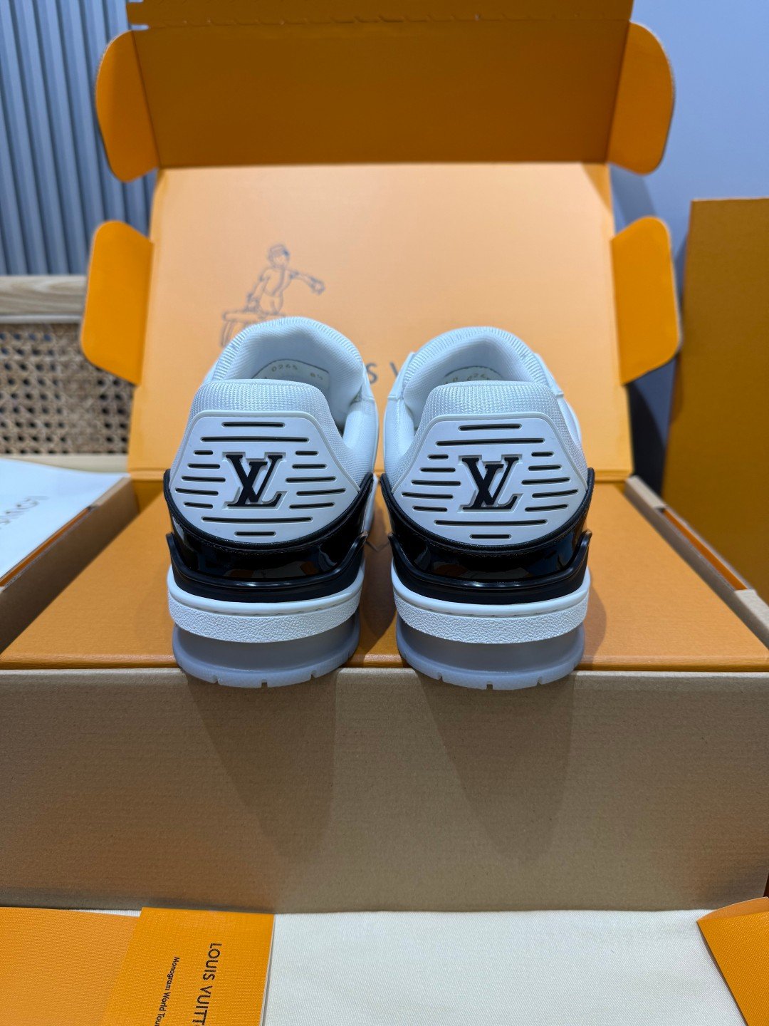 Sneakers Trainer 'Blanc Noir Classique' — vue 3