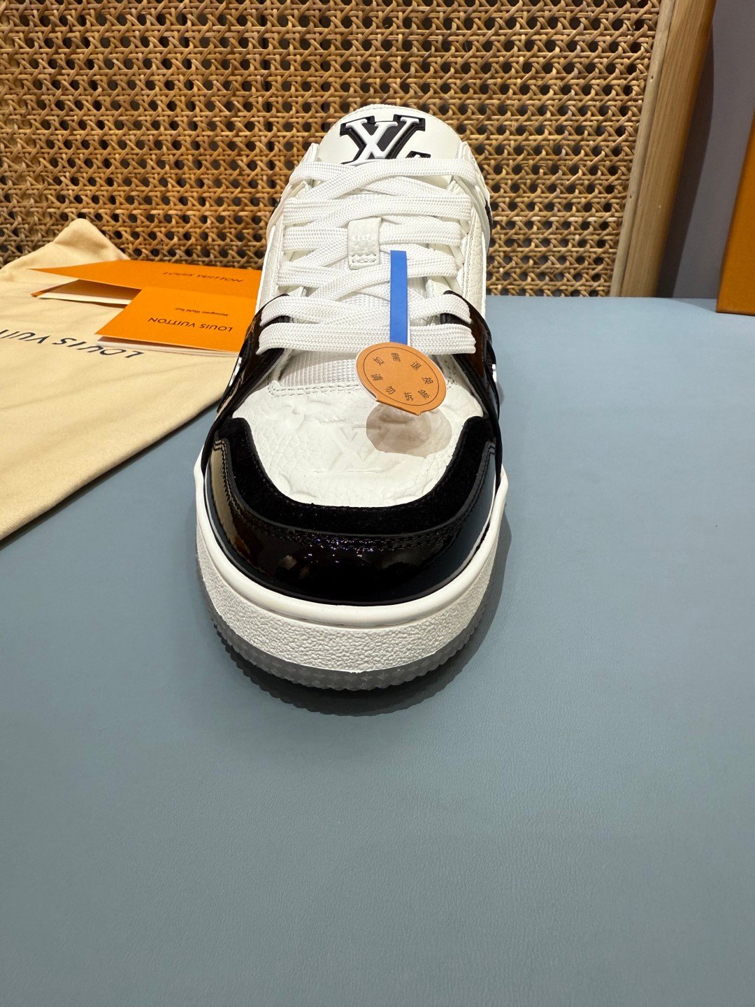 Sneakers Trainer 'Blanc Noir Classique' — vue 8