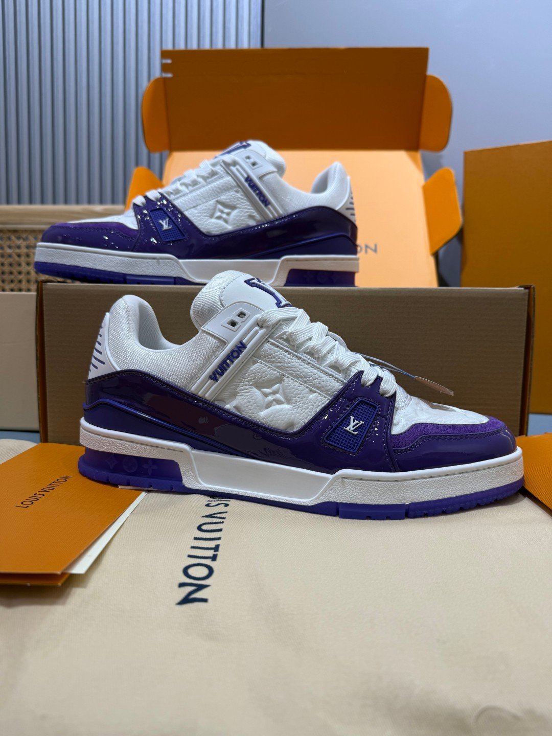 Sneakers Trainer 'Blanc Violet' — vue 2