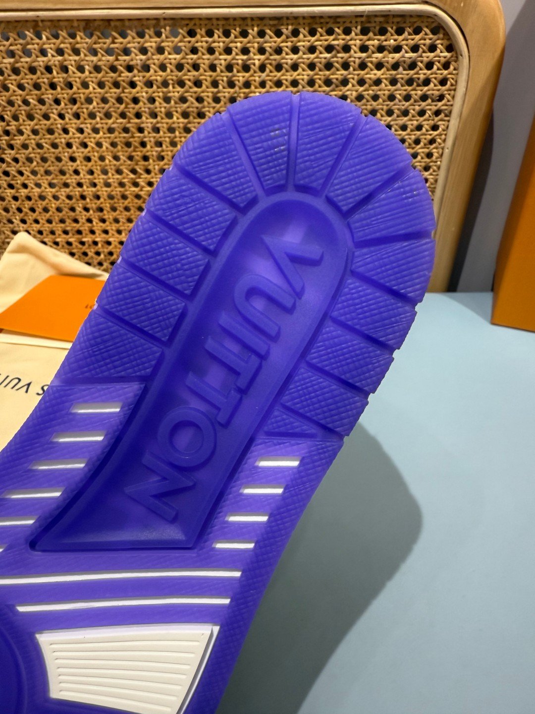 Sneakers Trainer 'Blanc Violet' — vue 10