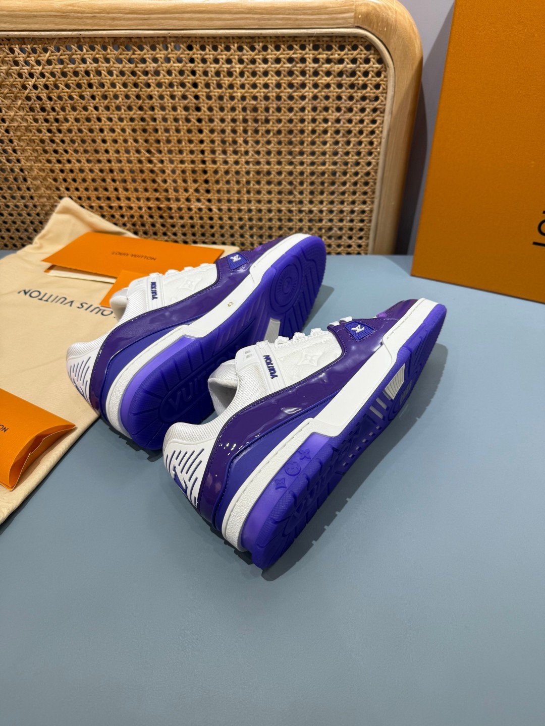 Sneakers Trainer 'Blanc Violet' — vue 13